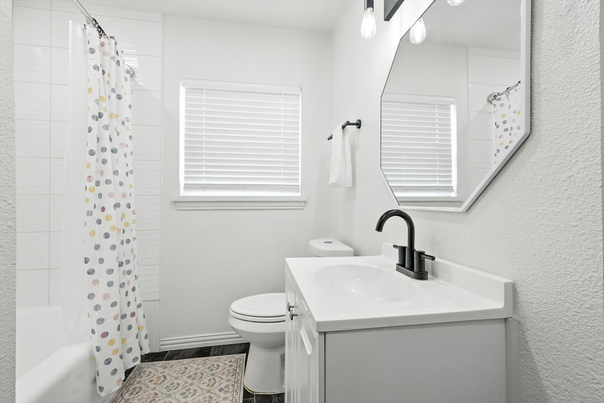 5111 Stoneleigh Avenue