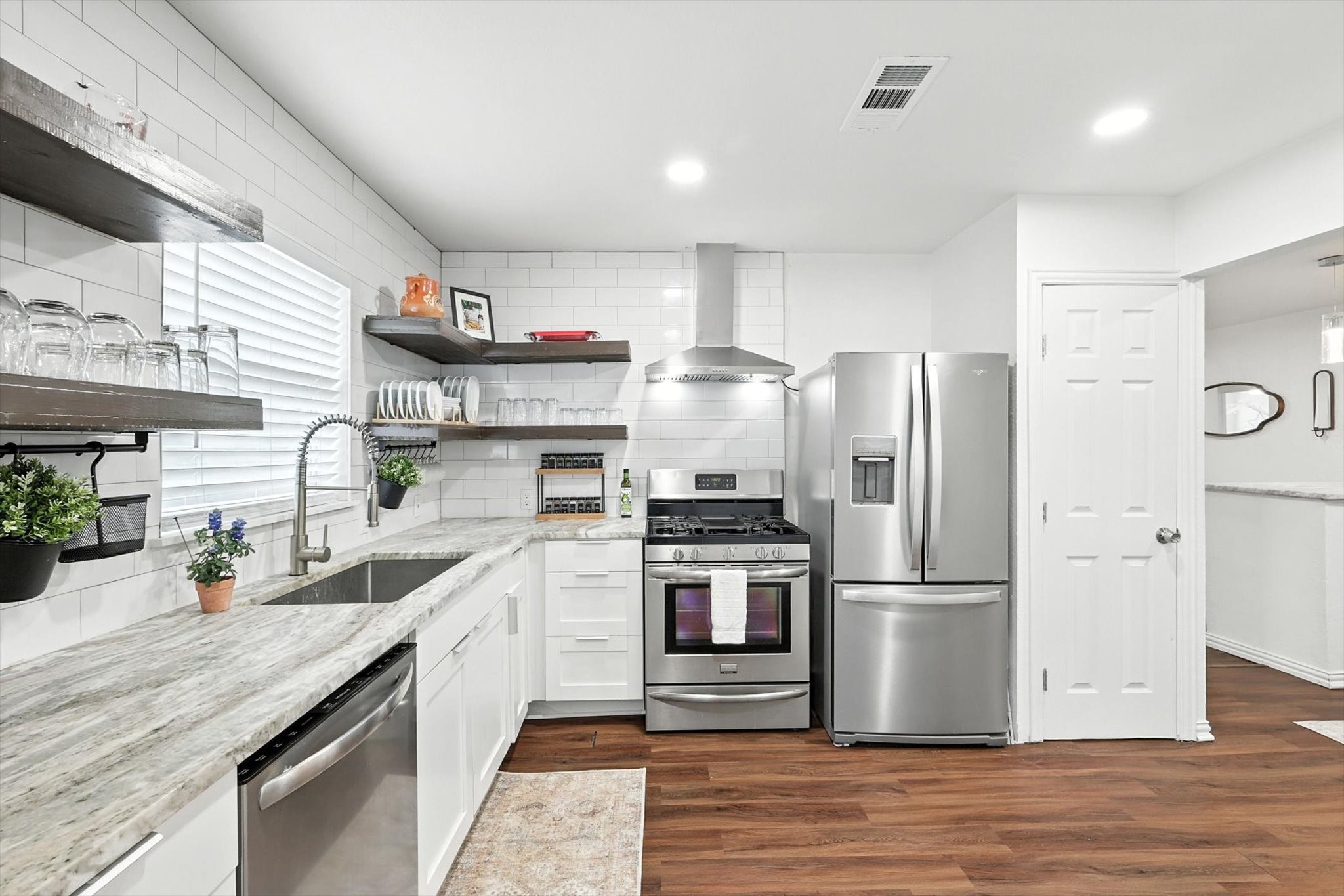 5111 Stoneleigh Avenue