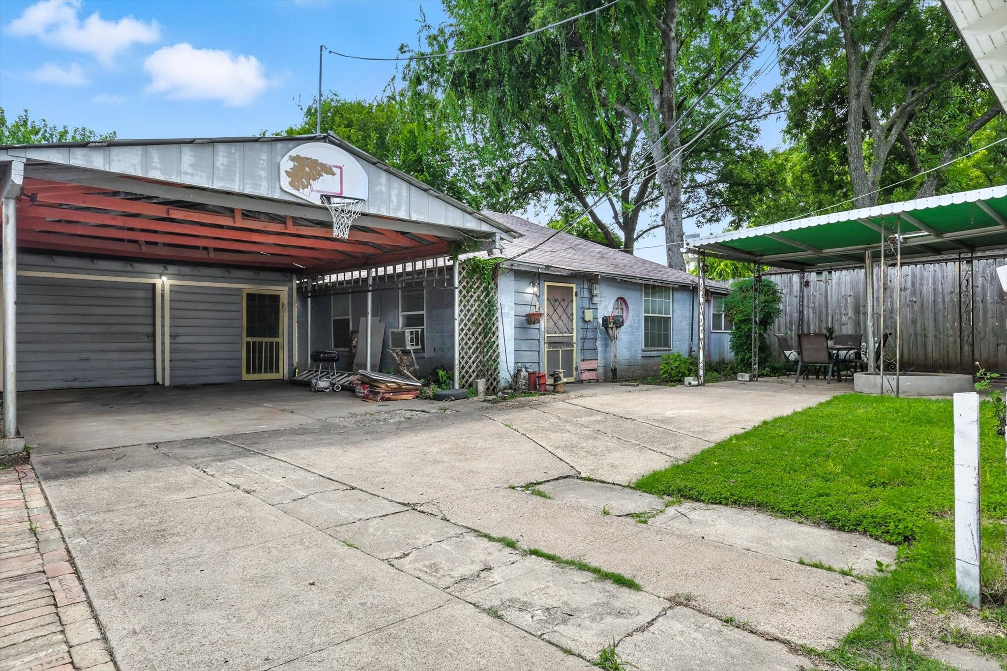 5111 Stoneleigh Avenue