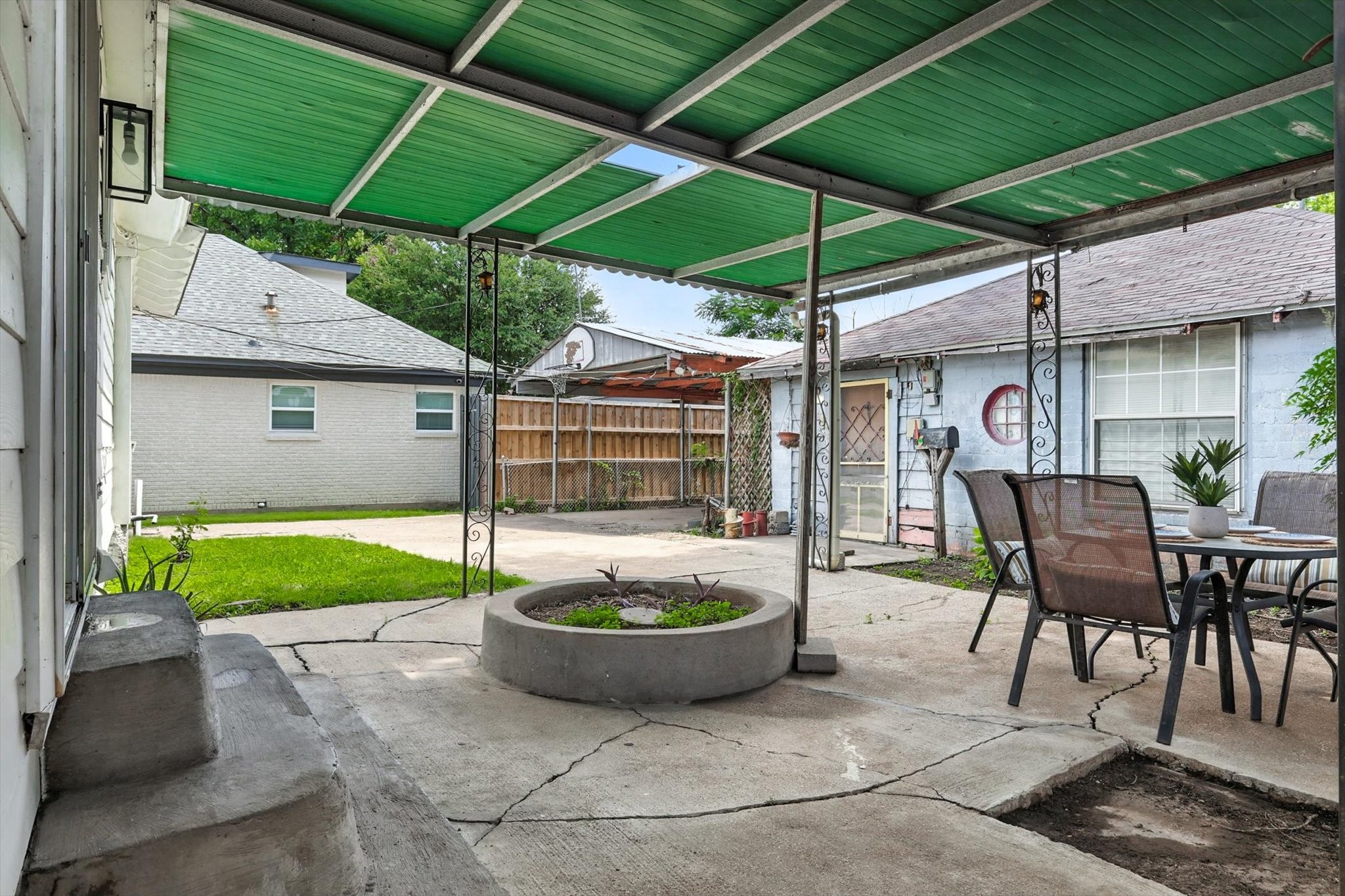 5111 Stoneleigh Avenue