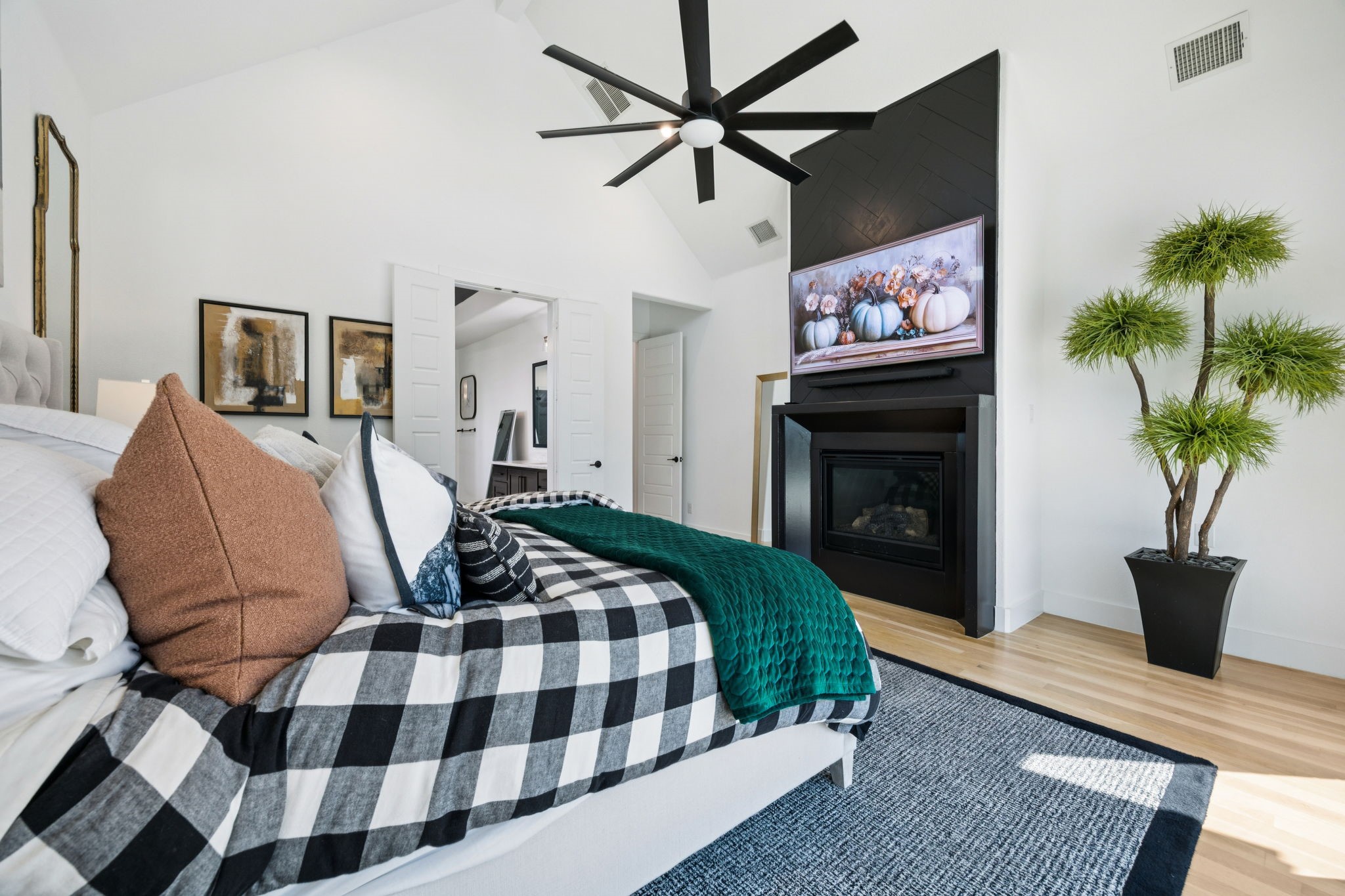 4011 Medio Creek Drive