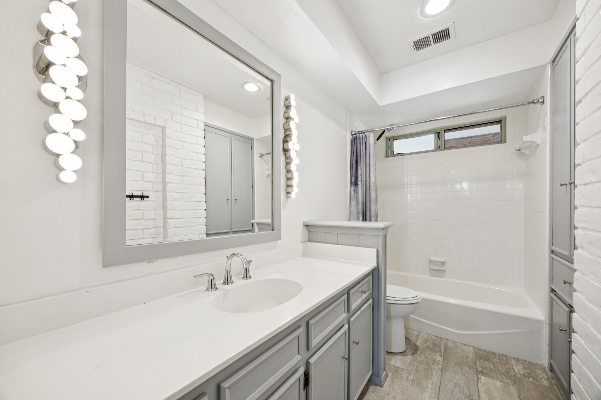 902 Windsong Trail