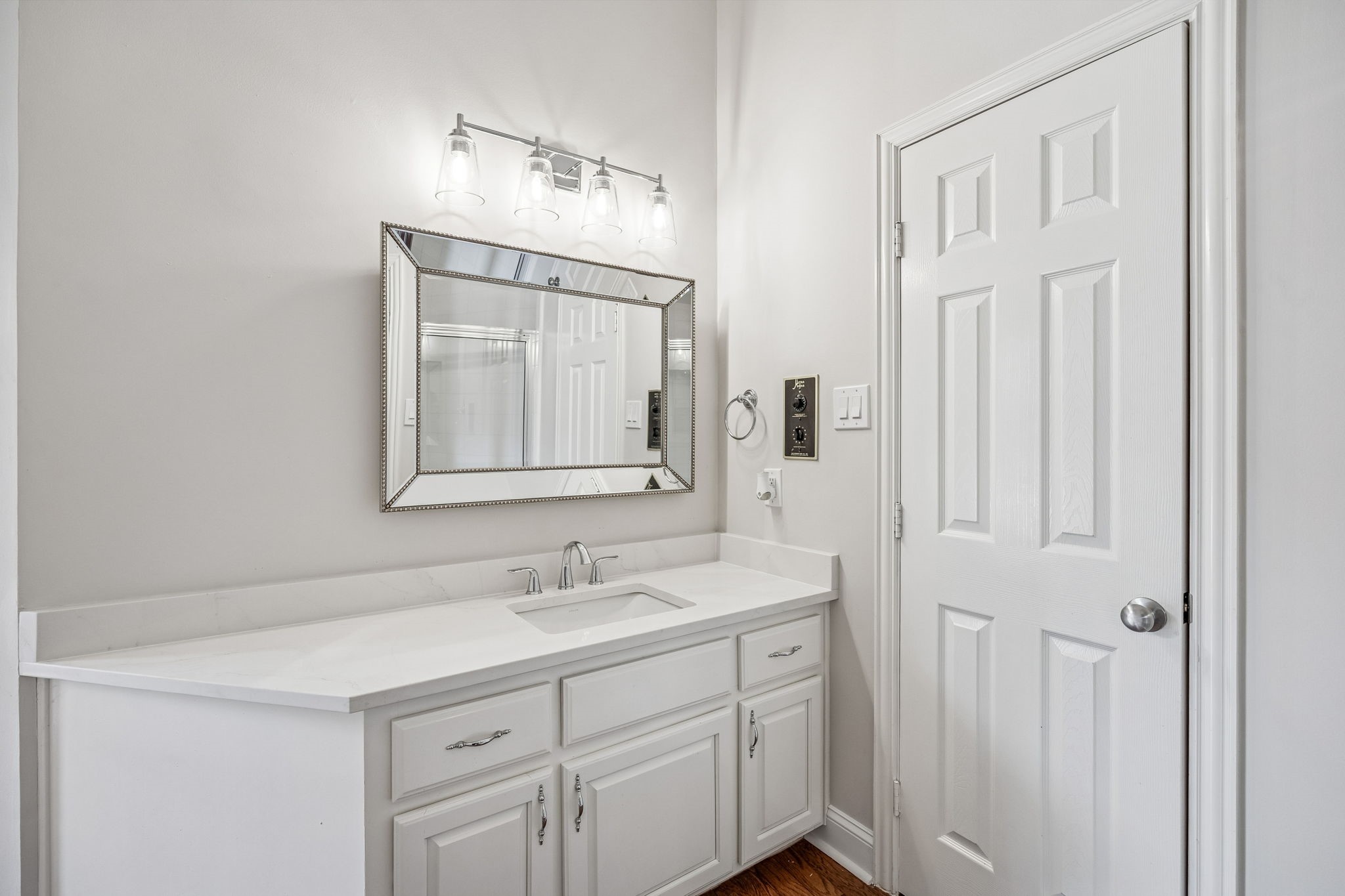 2900 Creek View Drive