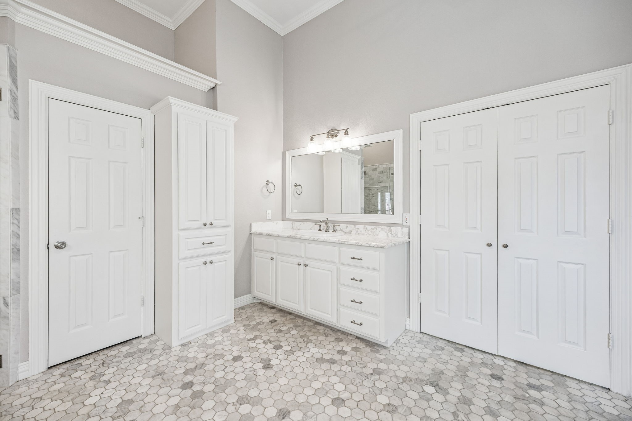 2900 Creek View Drive