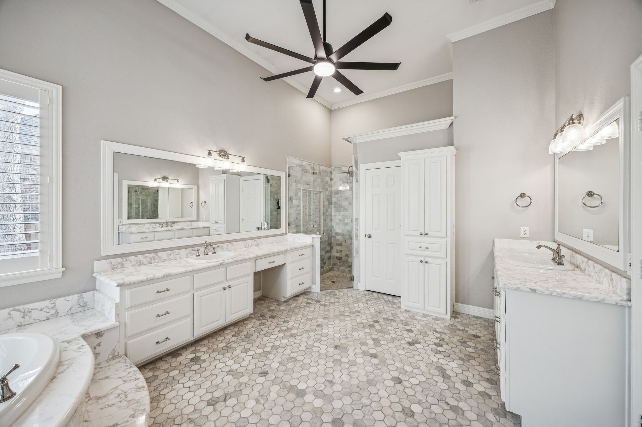 2900 Creek View Drive