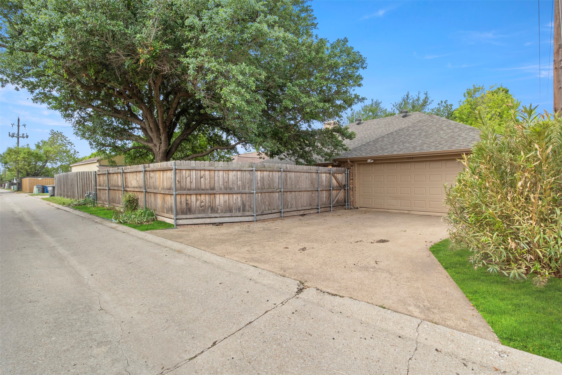 1104 Timberbend Trail
