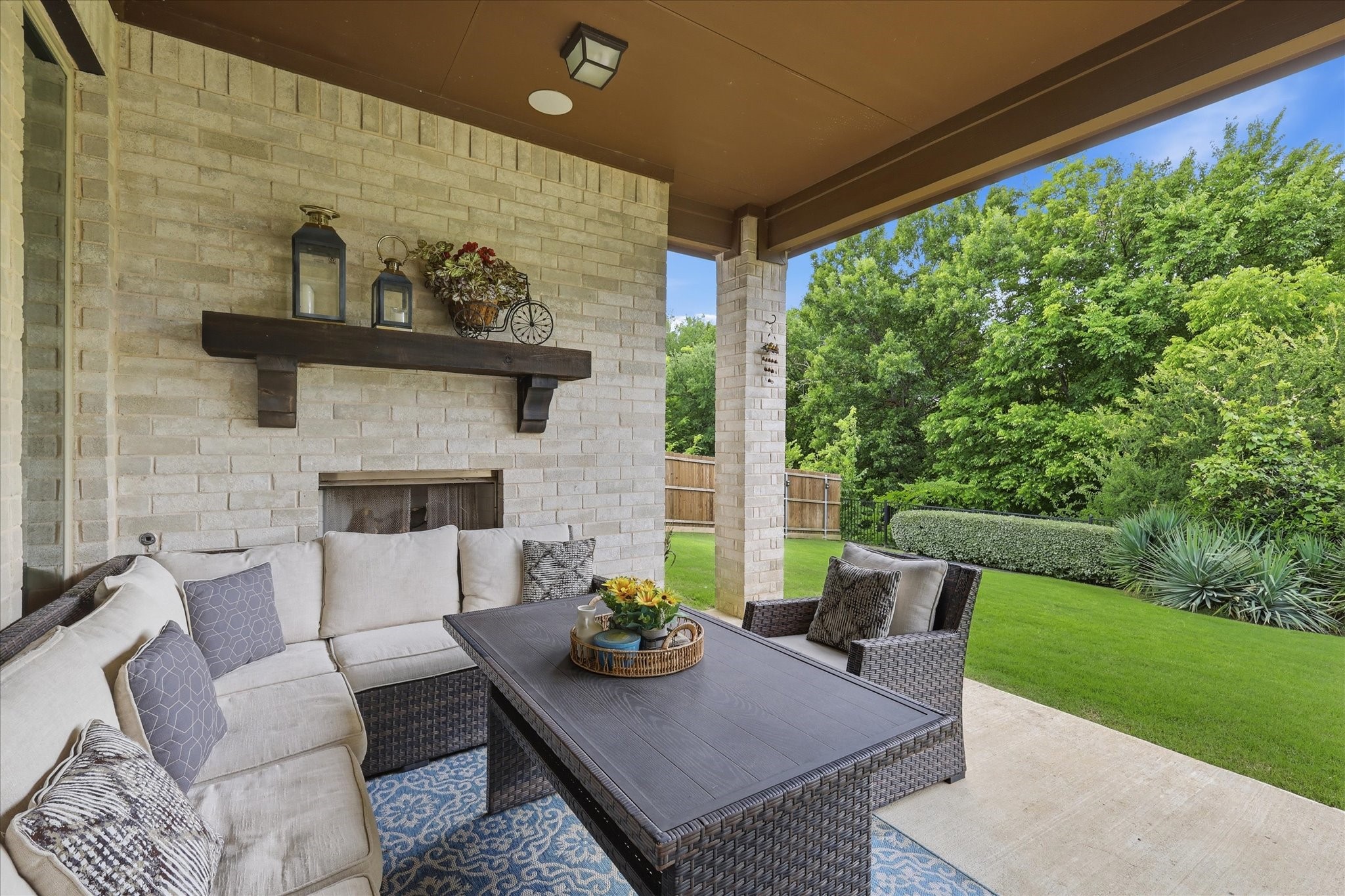 616 Lake Cove Drive