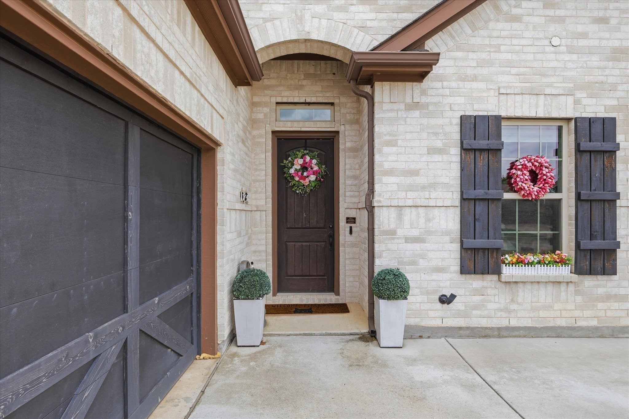 616 Lake Cove Drive
