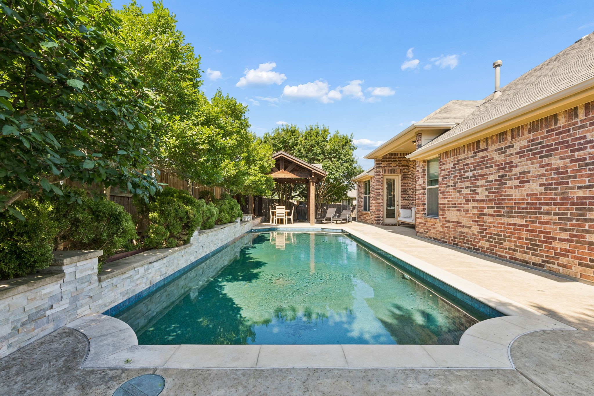 400 Komron Court