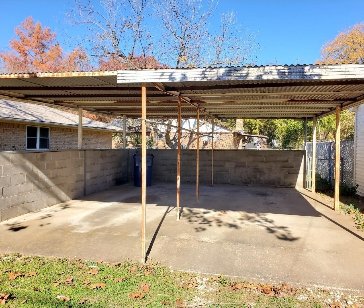 2421 Loy Lake Road