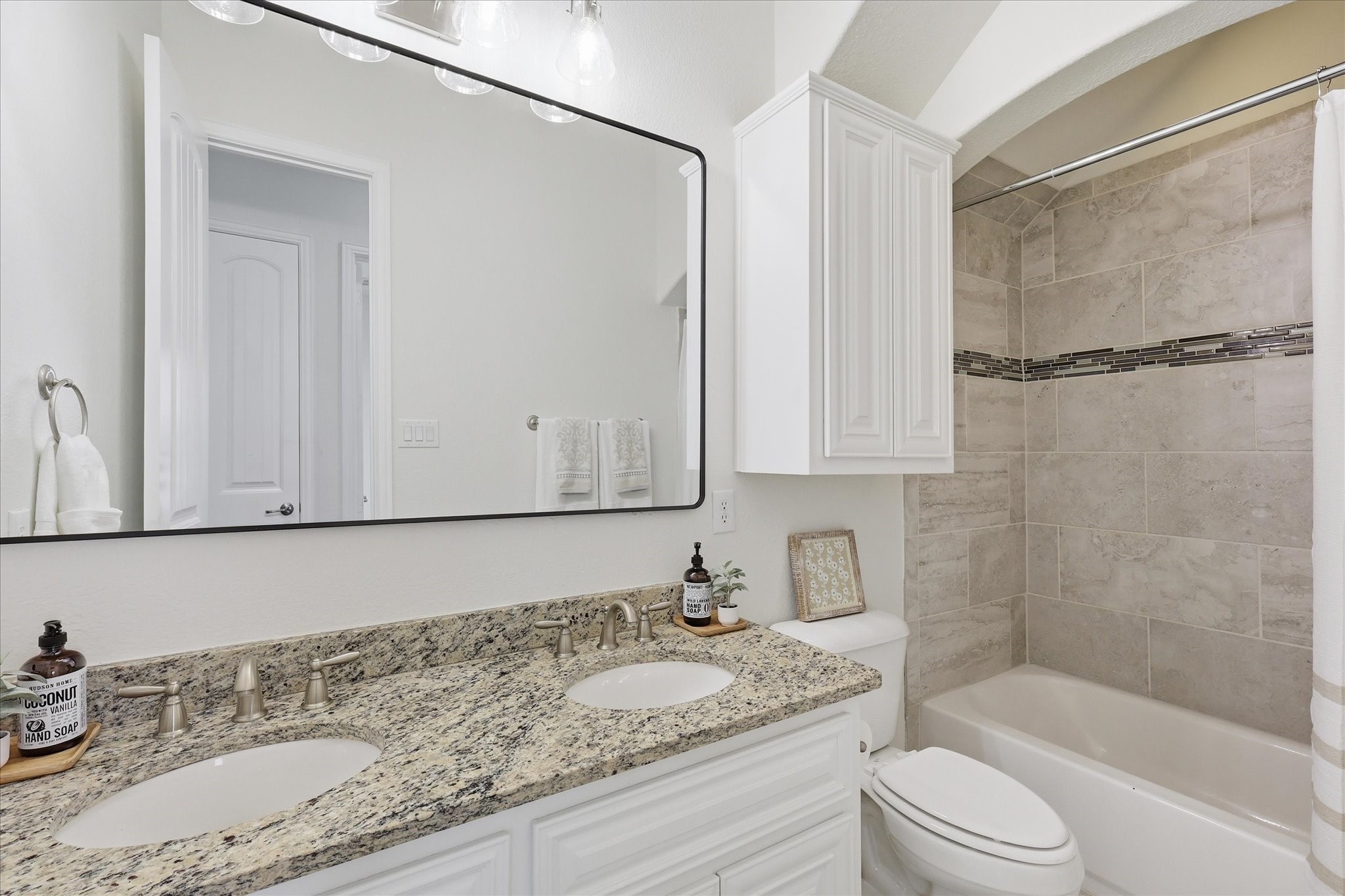 1120 Circle J Trail