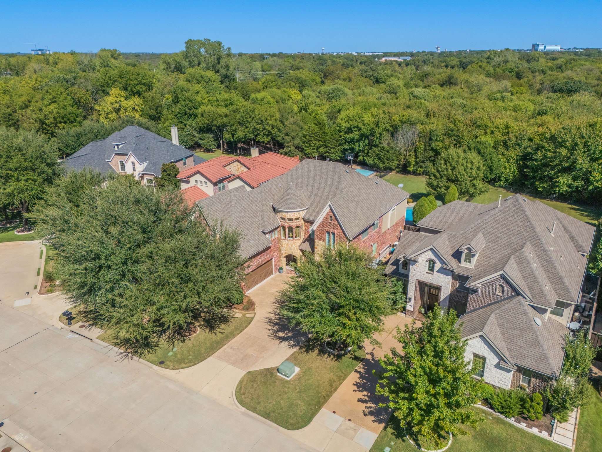 2908 Mountain Creek Drive