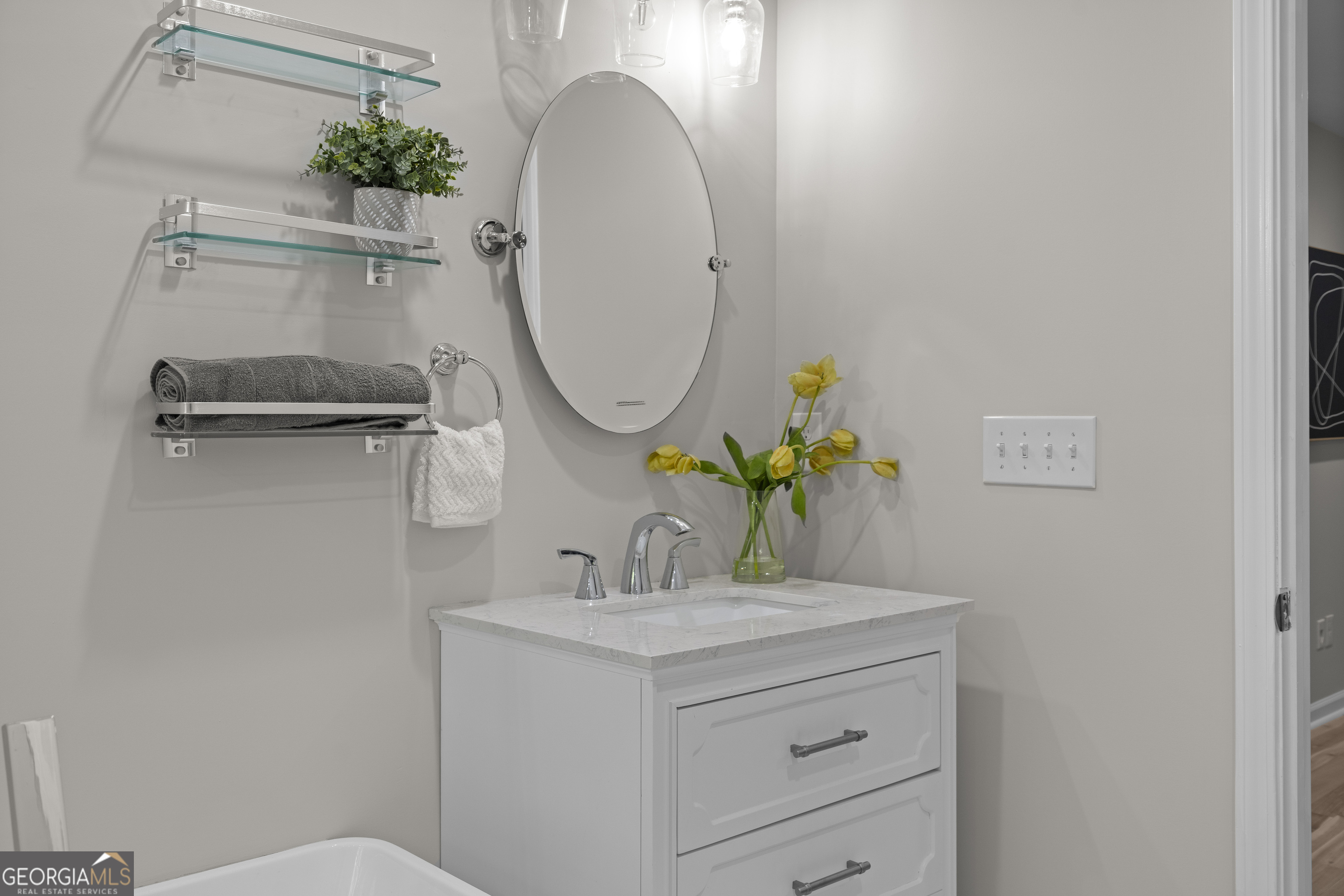 659 Lynn Valley Road SW