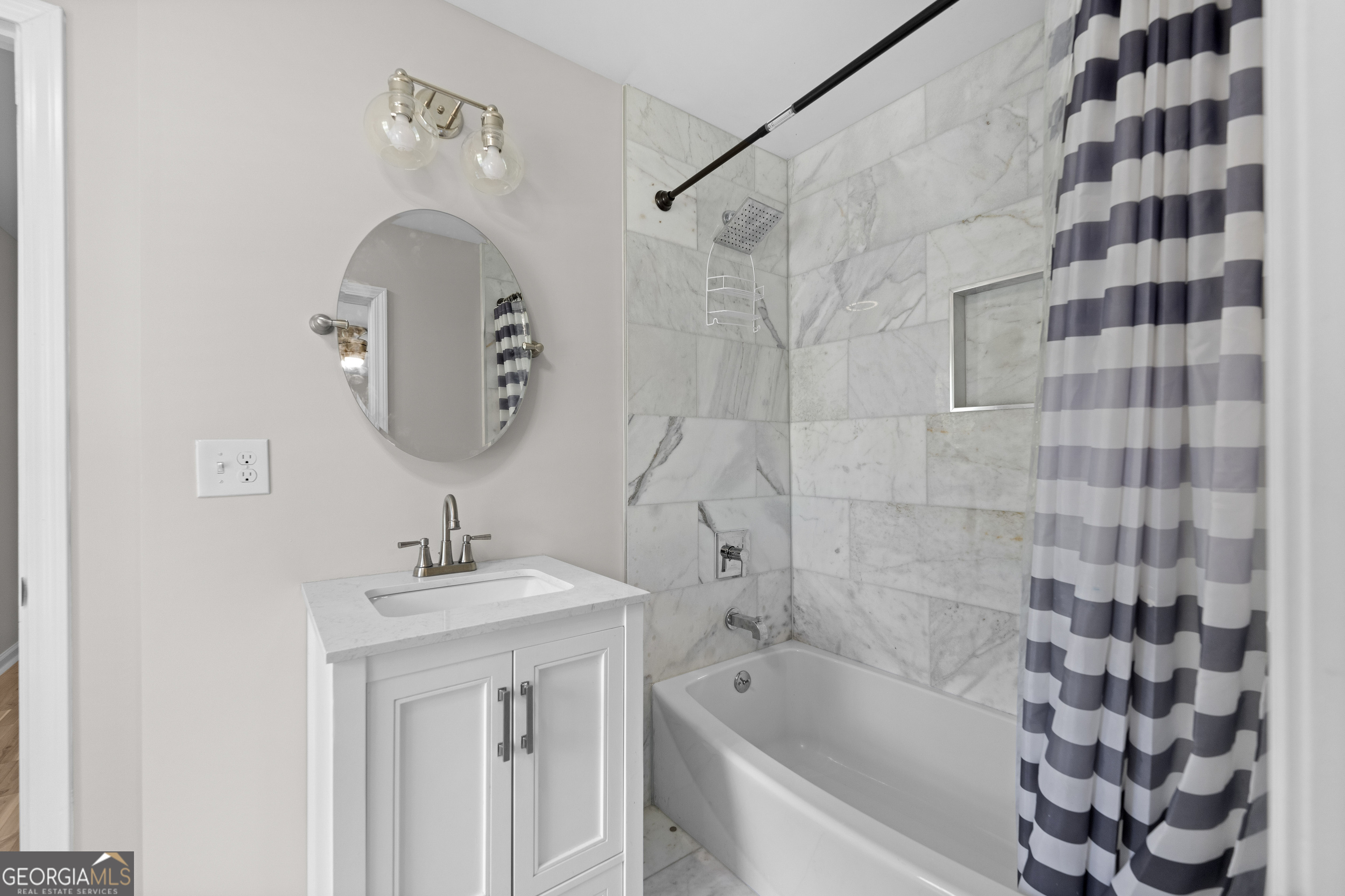 659 Lynn Valley Road SW