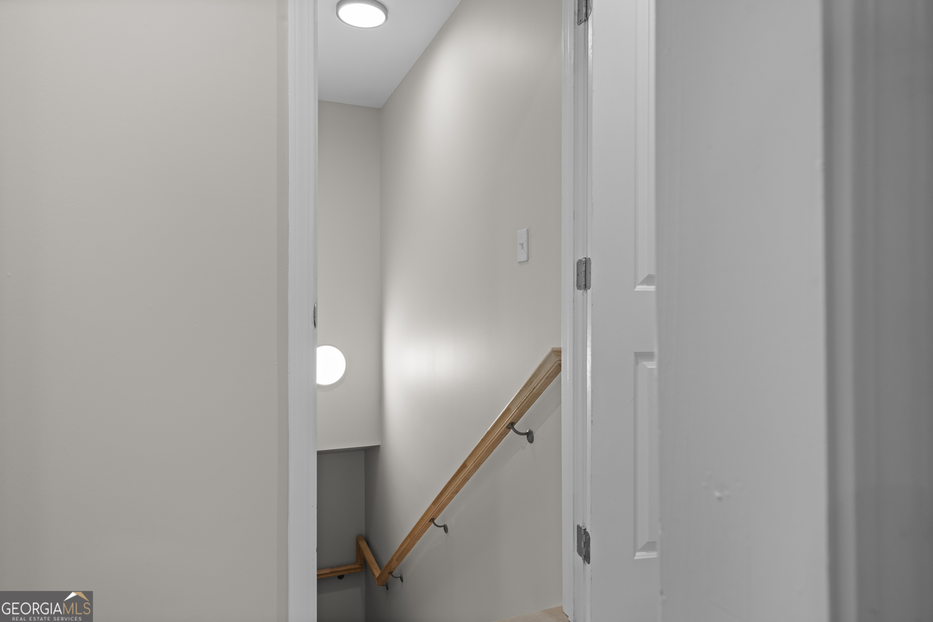 659 Lynn Valley Road SW