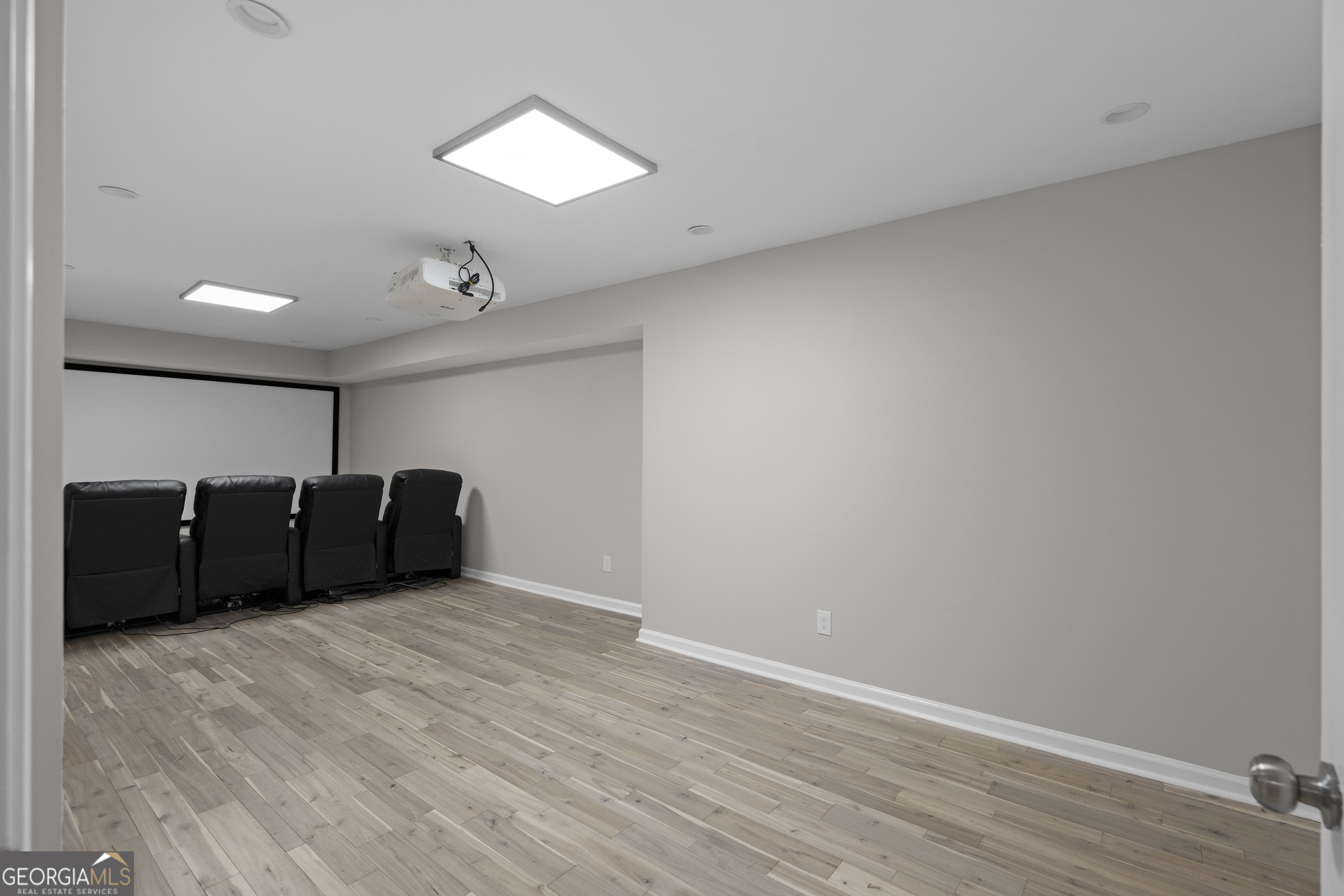 659 Lynn Valley Road SW