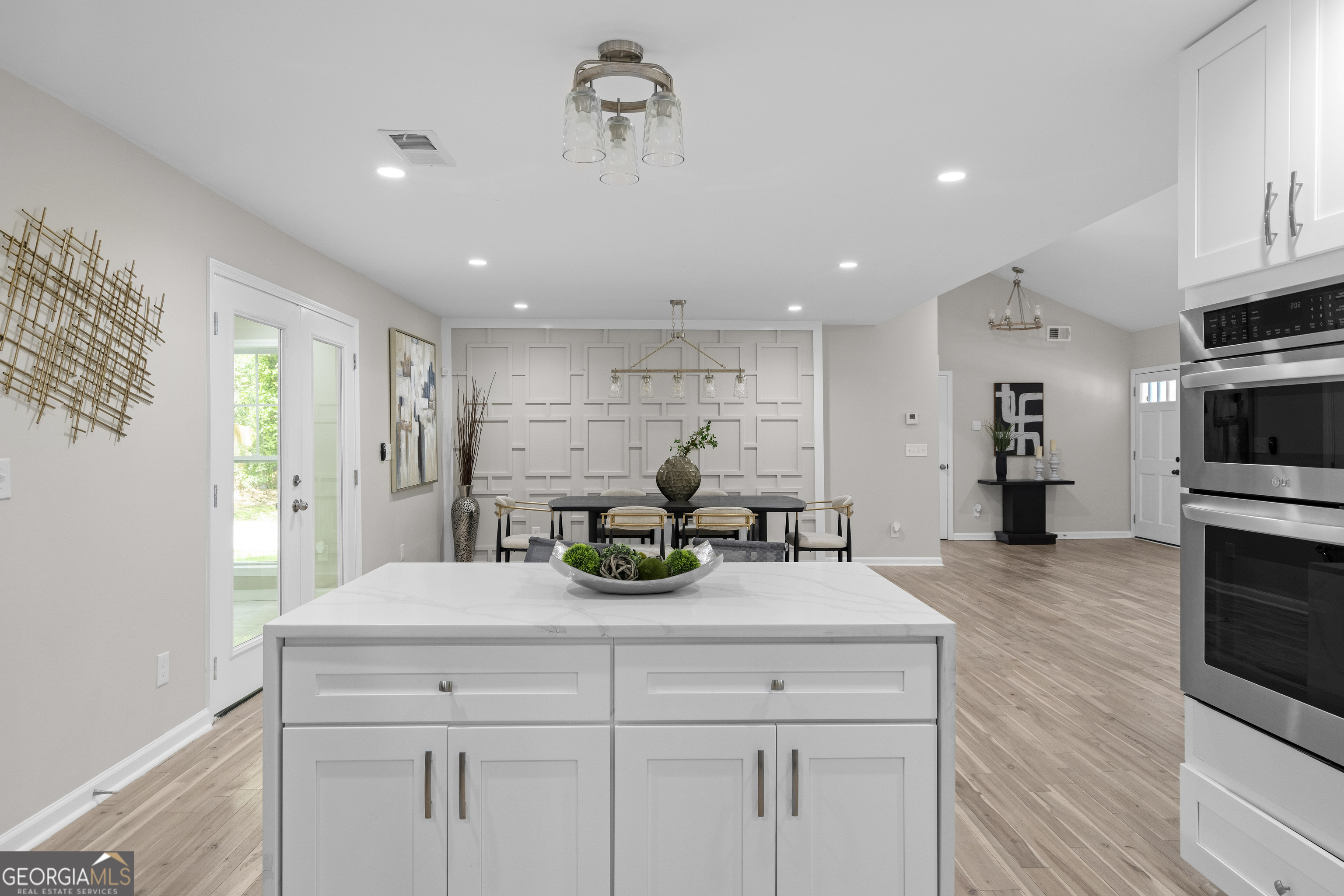 659 Lynn Valley Road SW