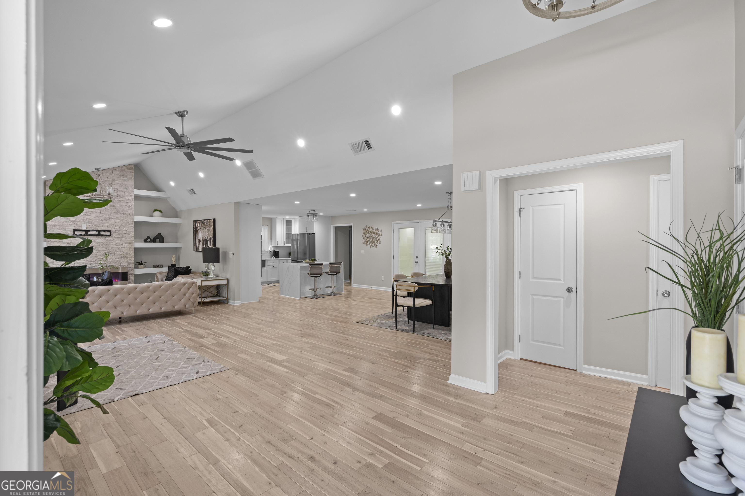 659 Lynn Valley Road SW