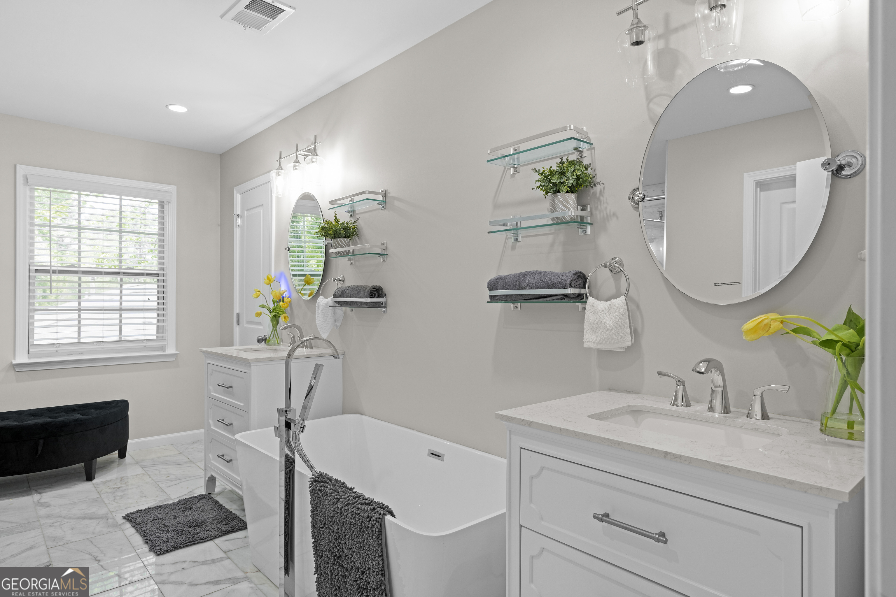 659 Lynn Valley Road SW