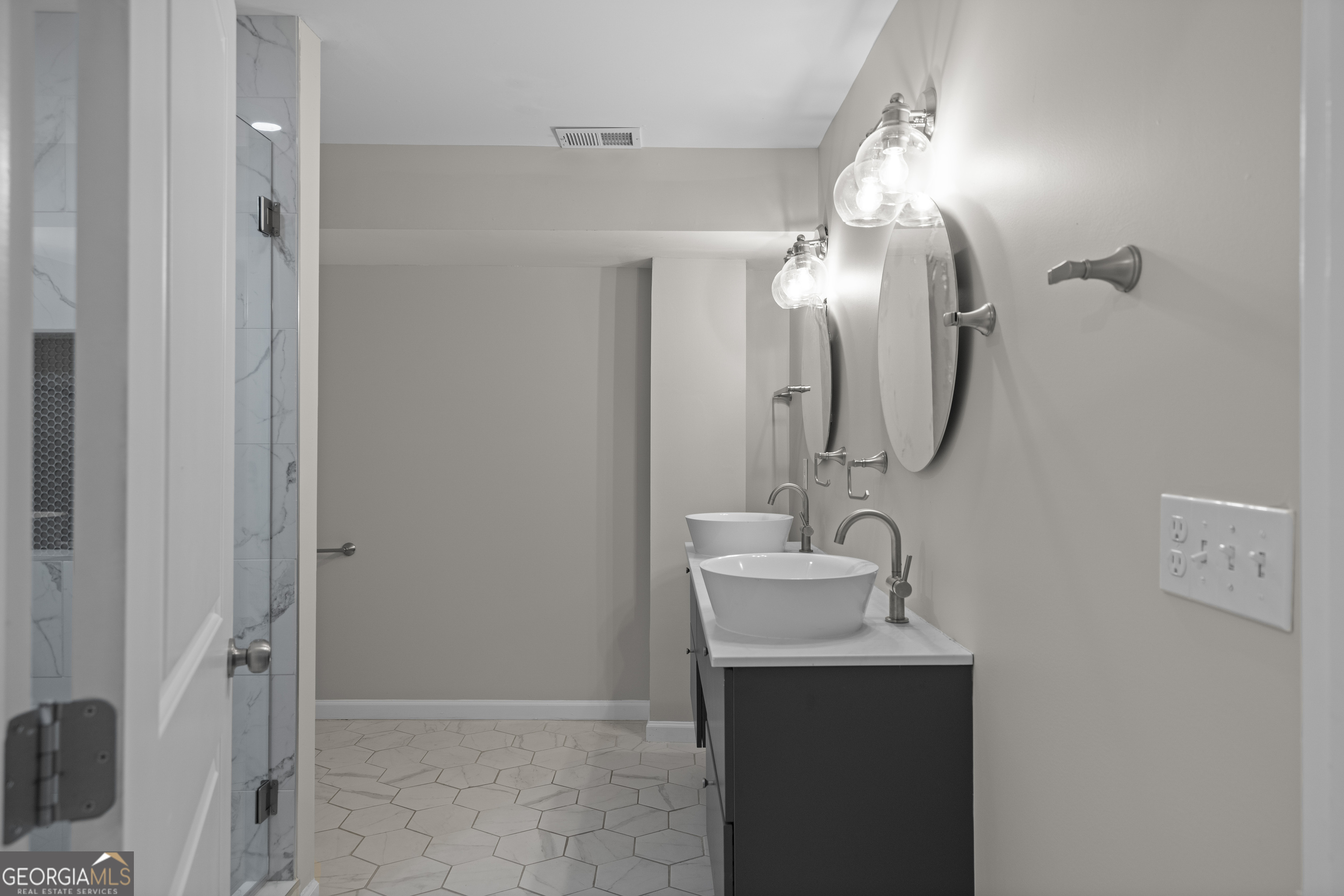 659 Lynn Valley Road SW