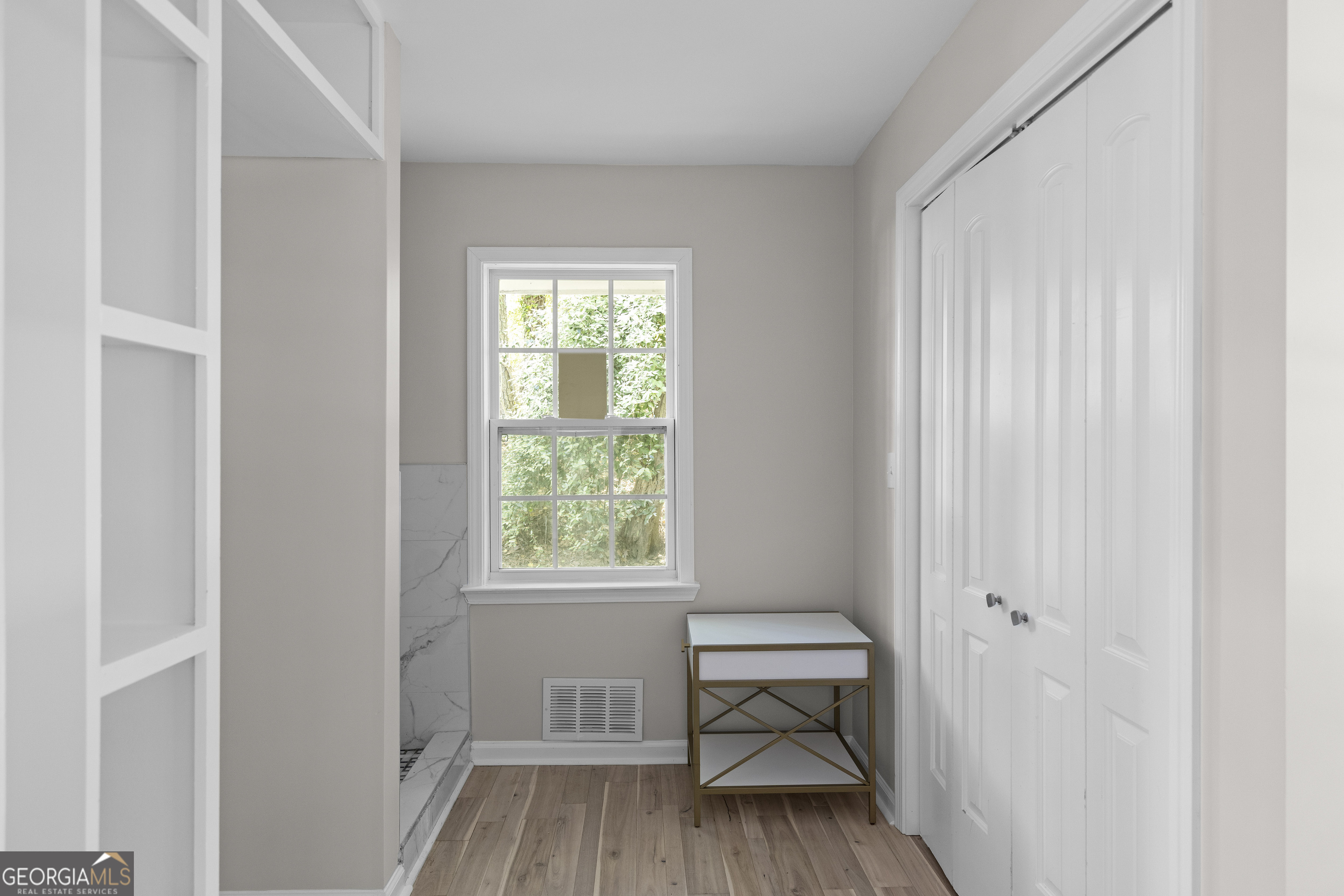 659 Lynn Valley Road SW