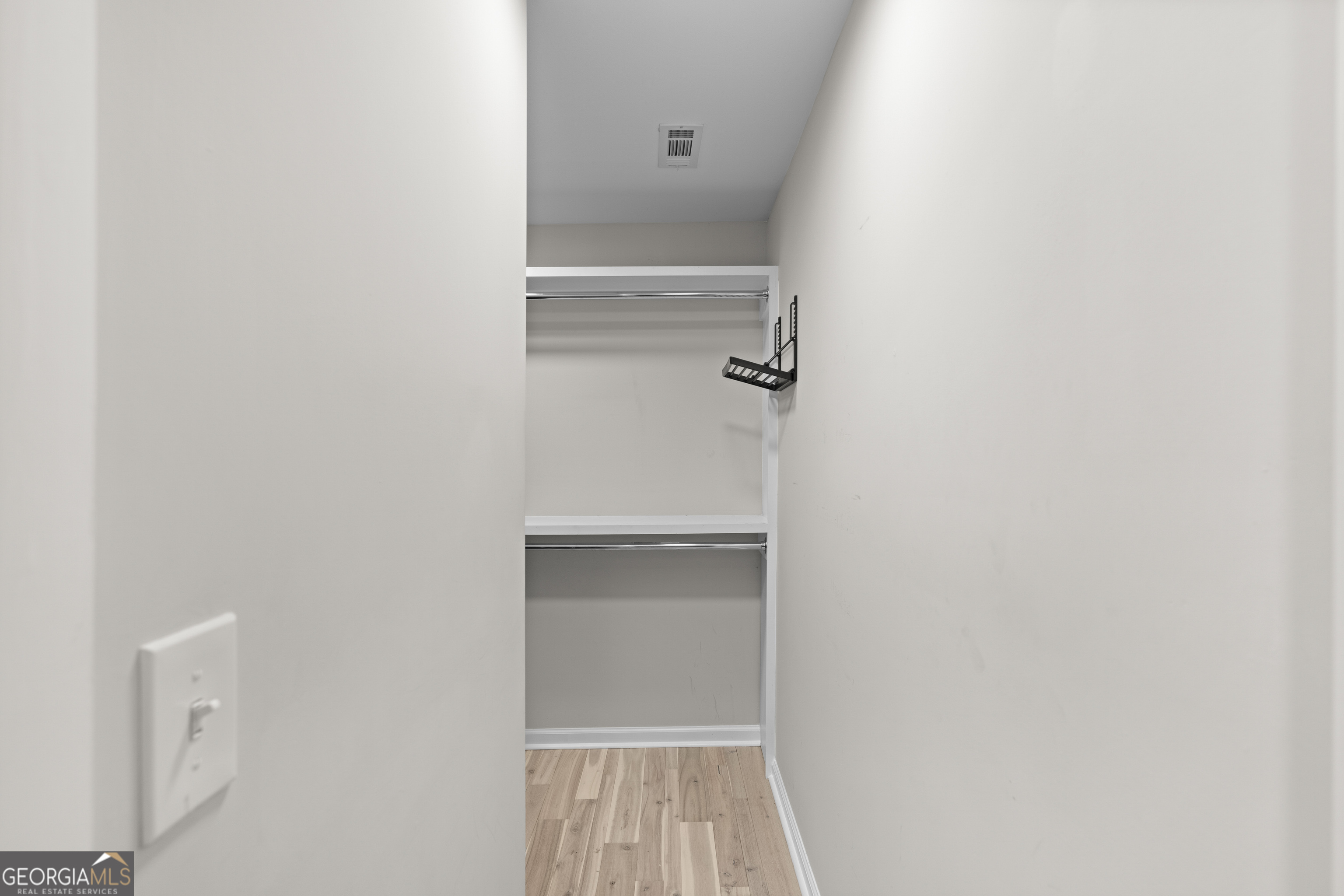 659 Lynn Valley Road SW