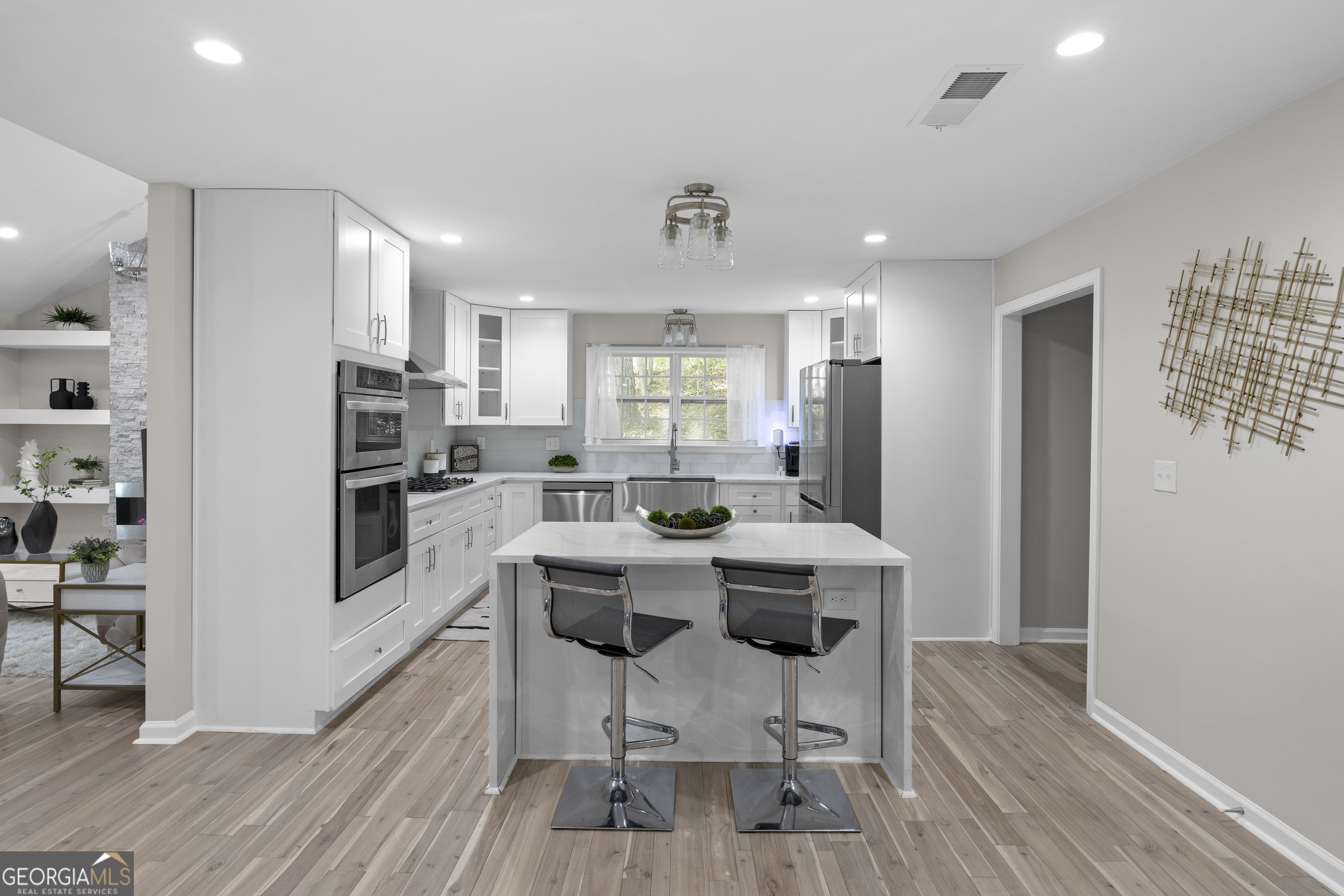 659 Lynn Valley Road SW