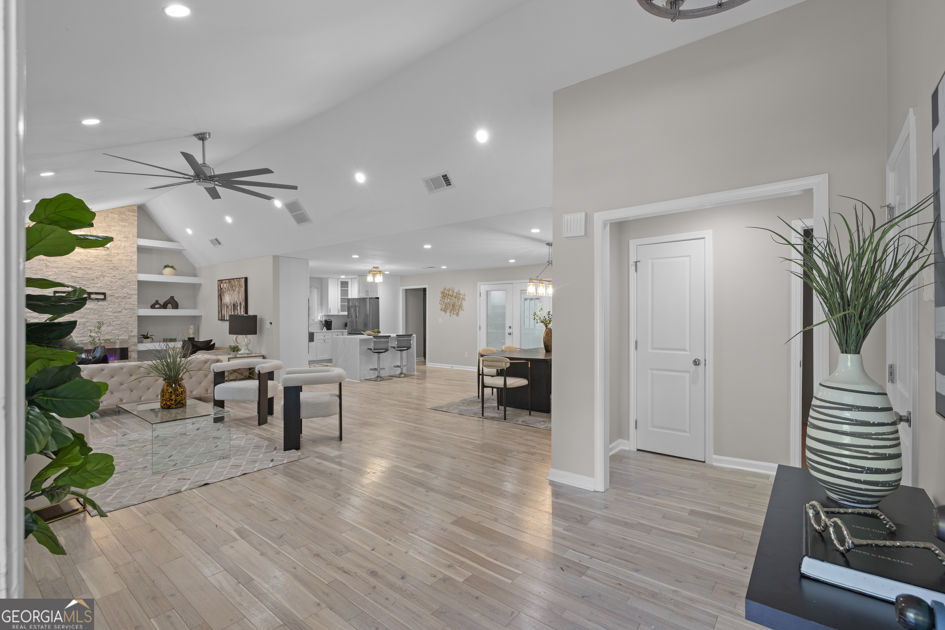 659 Lynn Valley Road SW