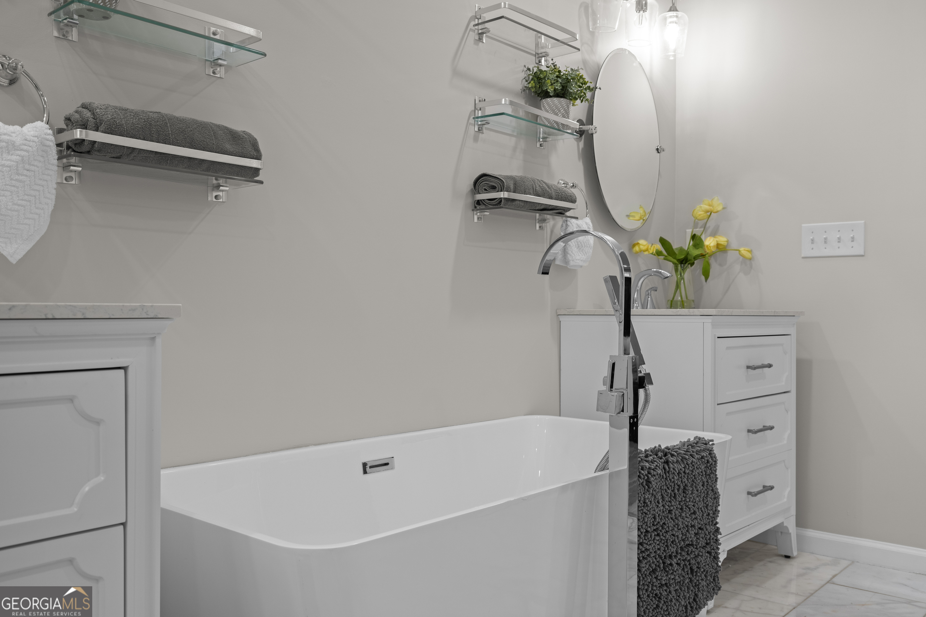 659 Lynn Valley Road SW