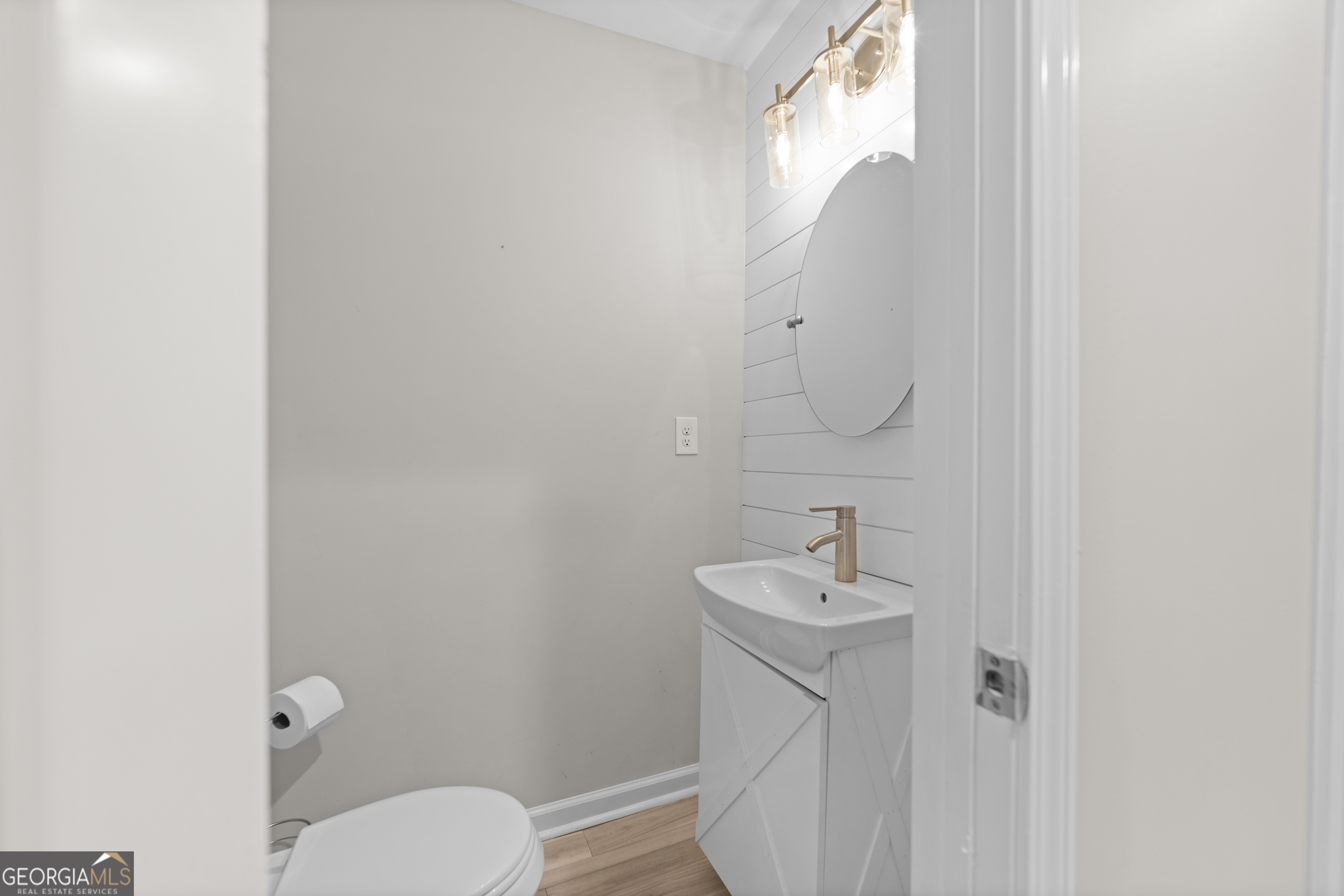 659 Lynn Valley Road SW