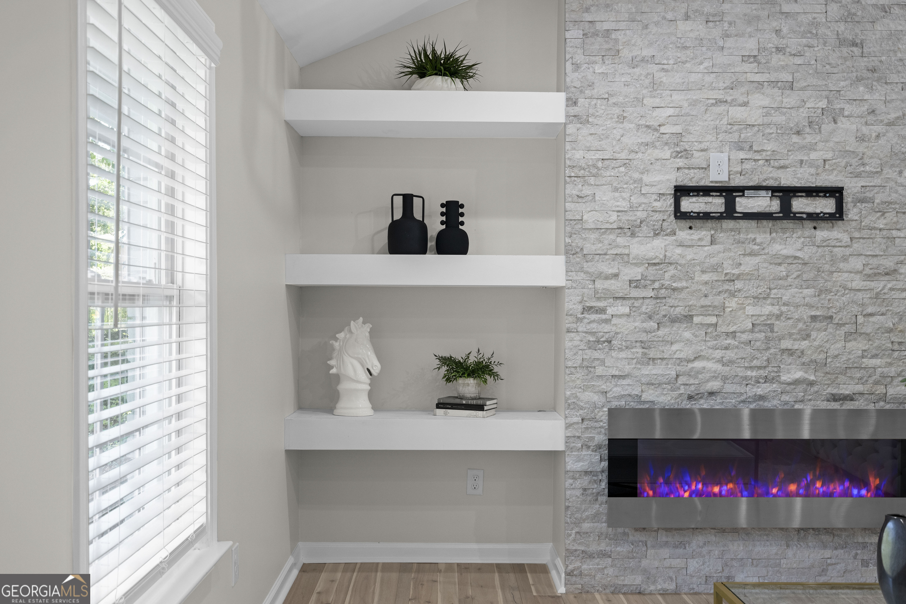 659 Lynn Valley Road SW