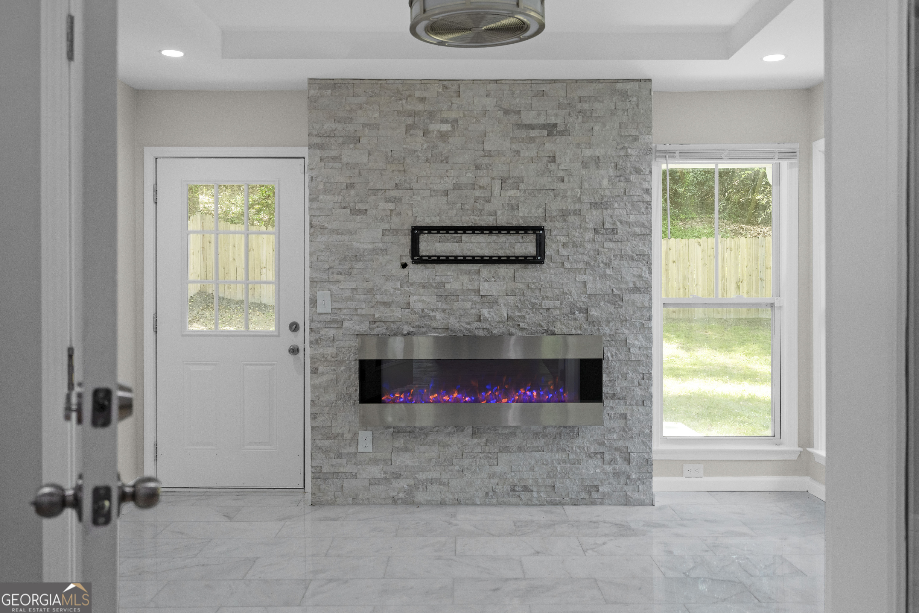 659 Lynn Valley Road SW