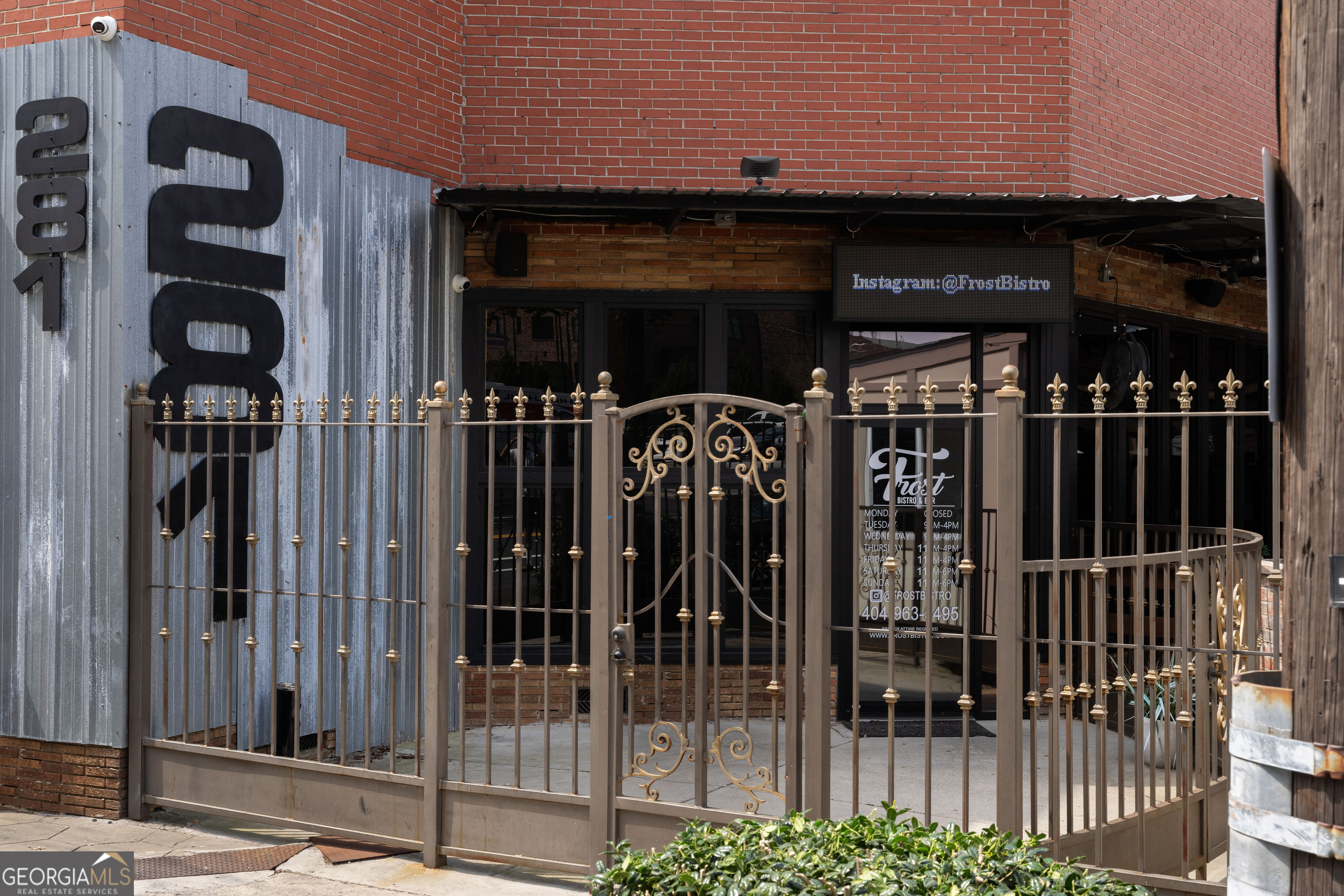 281 Peters Street SW