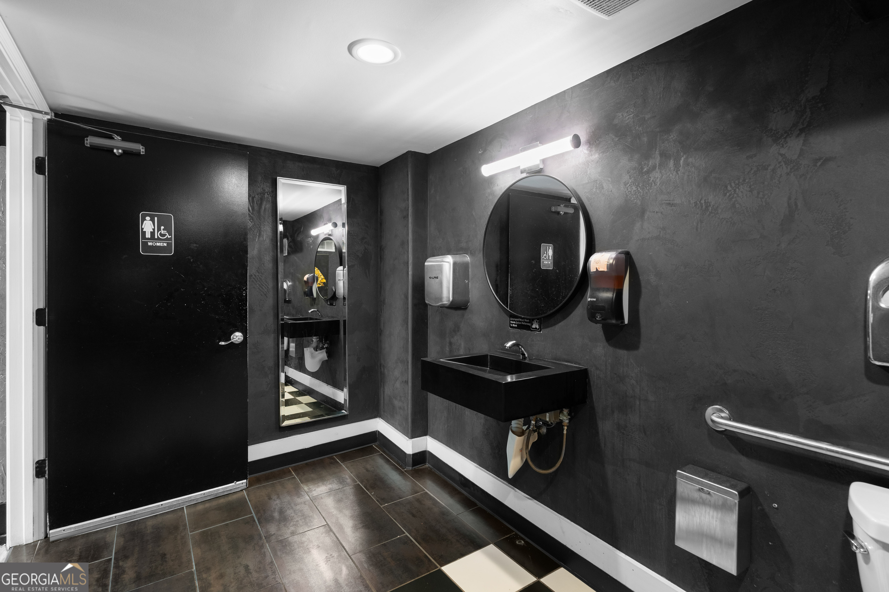 281 Peters Street SW