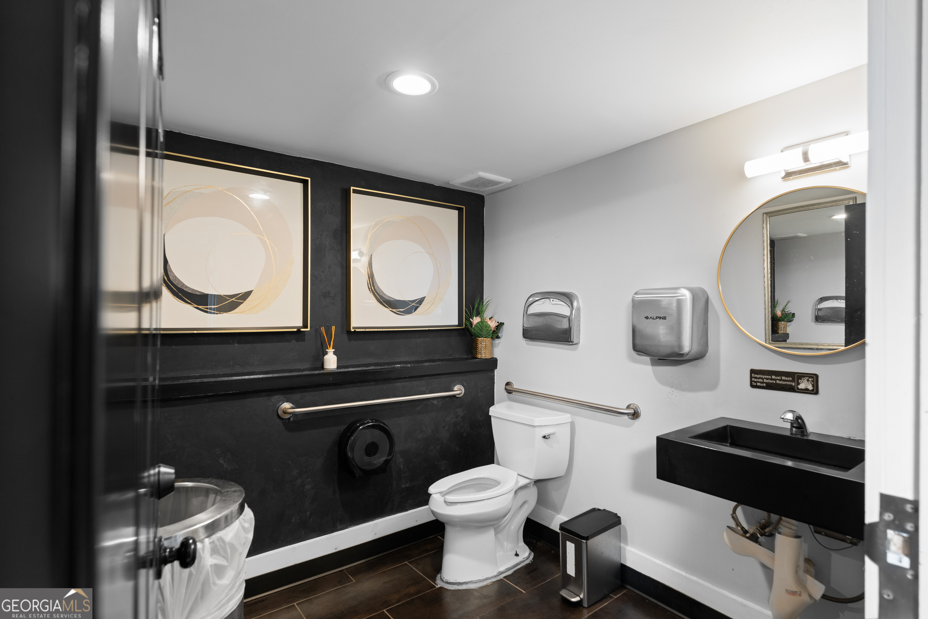 281 Peters Street SW