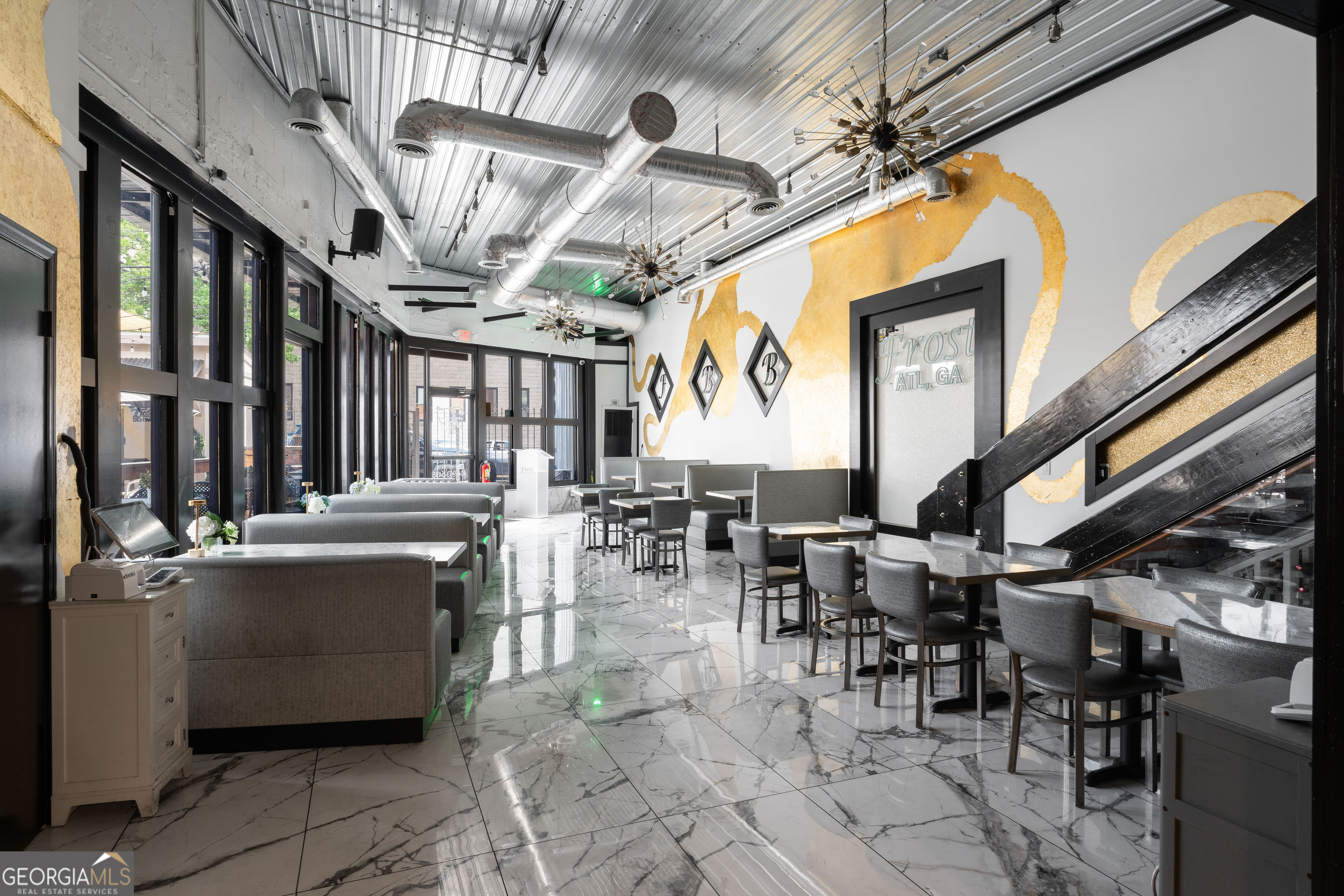 281 Peters Street SW