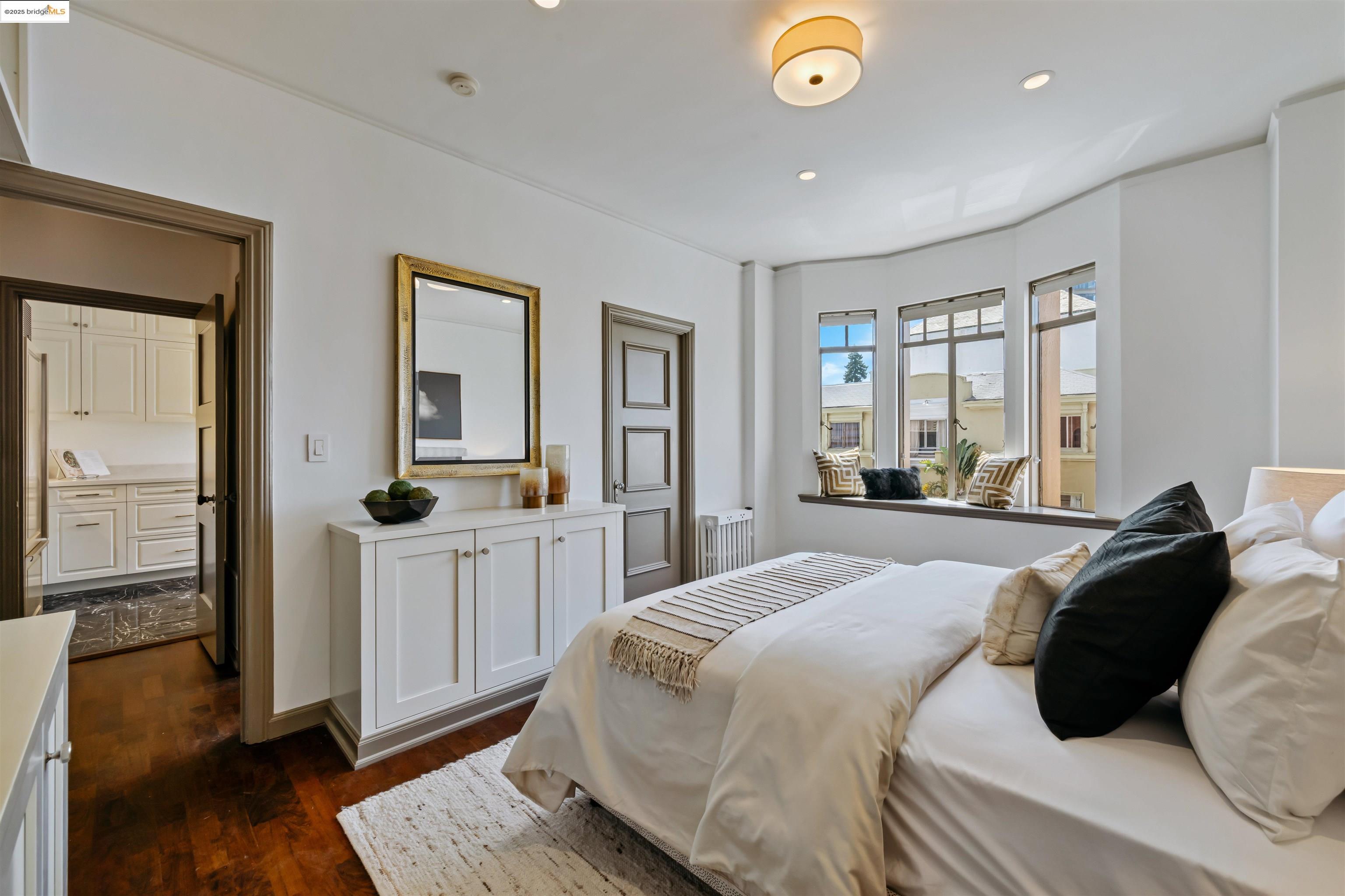 492 Staten Ave # 301