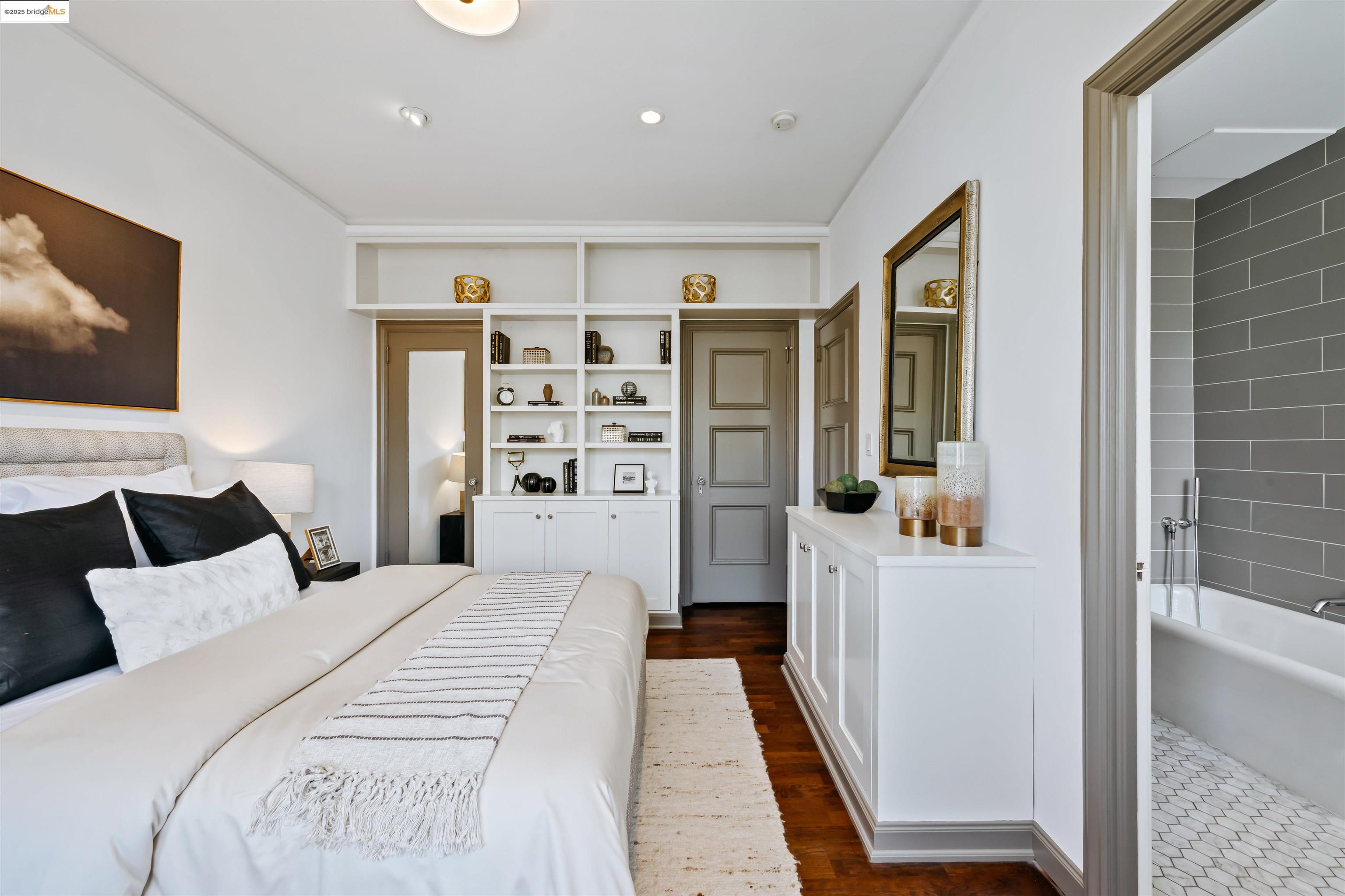 492 Staten Ave # 301