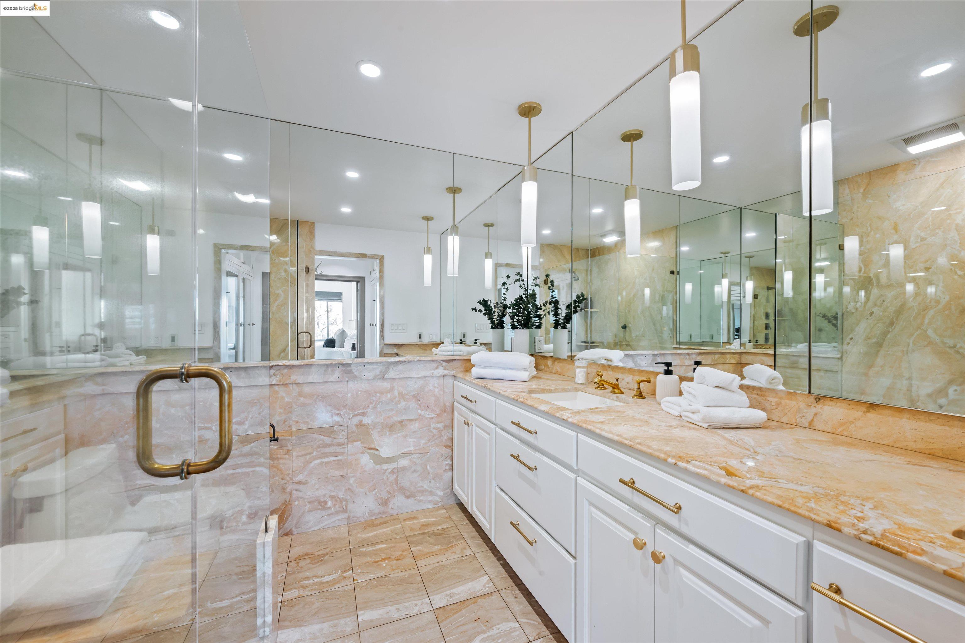 492 Staten Ave # 301