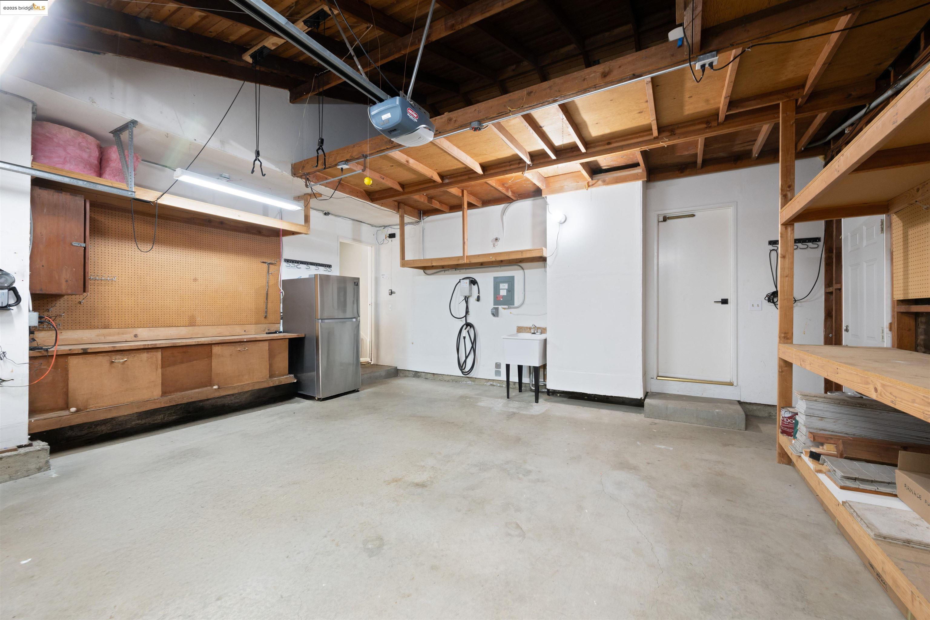7796 Surrey Ln