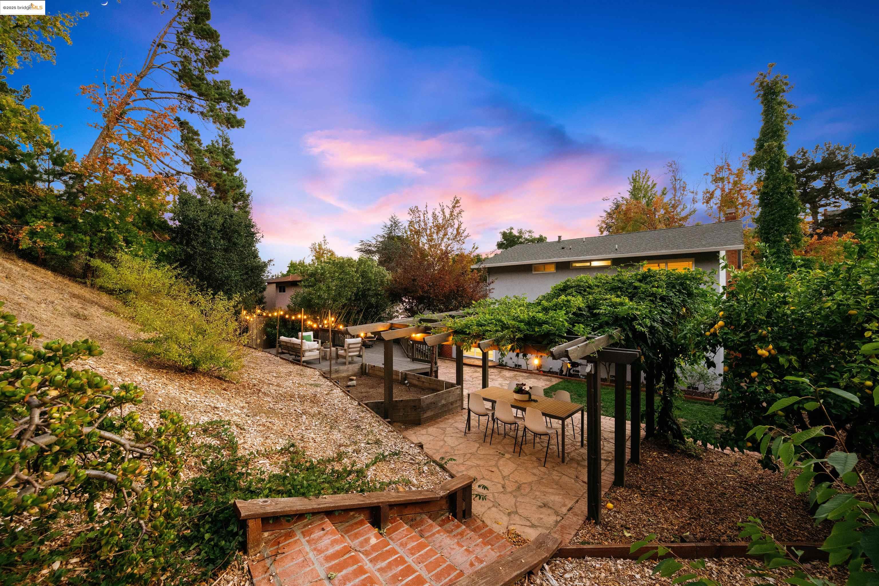 7796 Surrey Ln