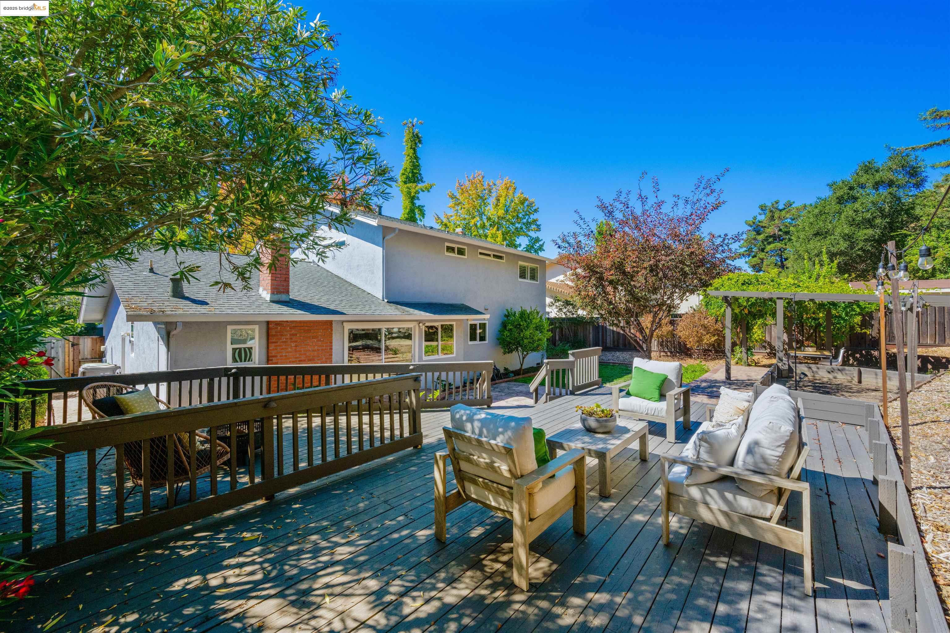 7796 Surrey Ln