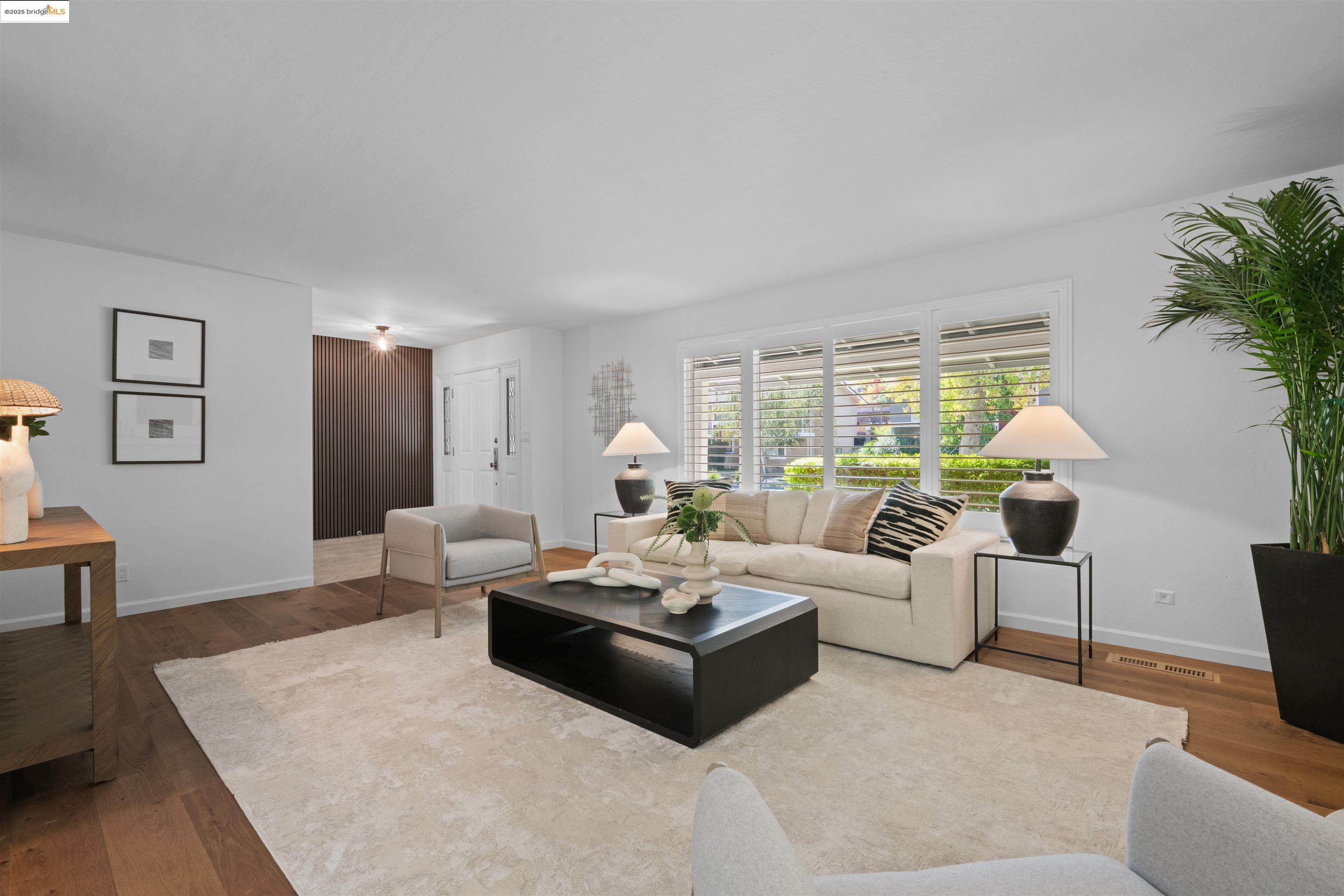 7796 Surrey Ln