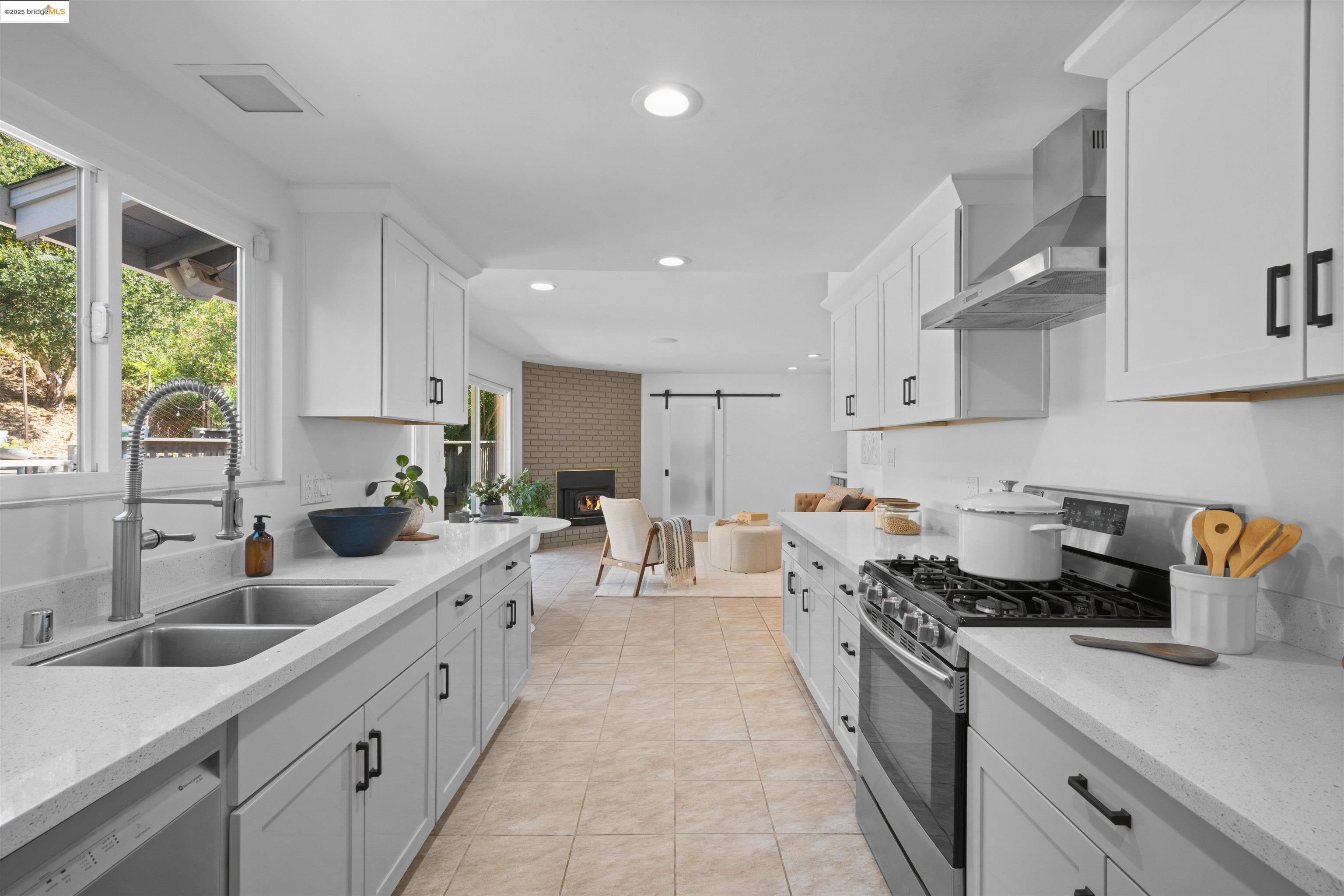 7796 Surrey Ln