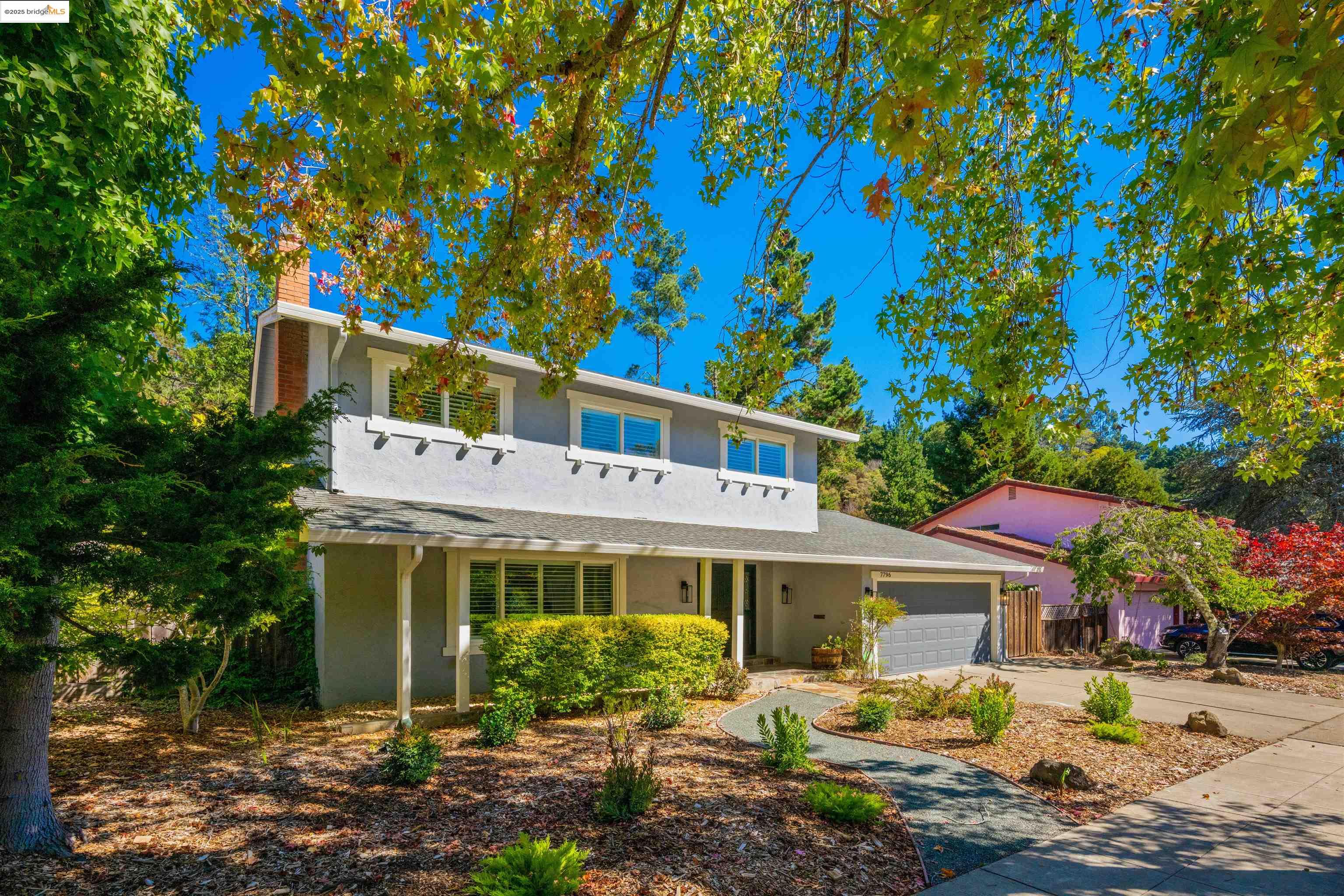 7796 Surrey Ln