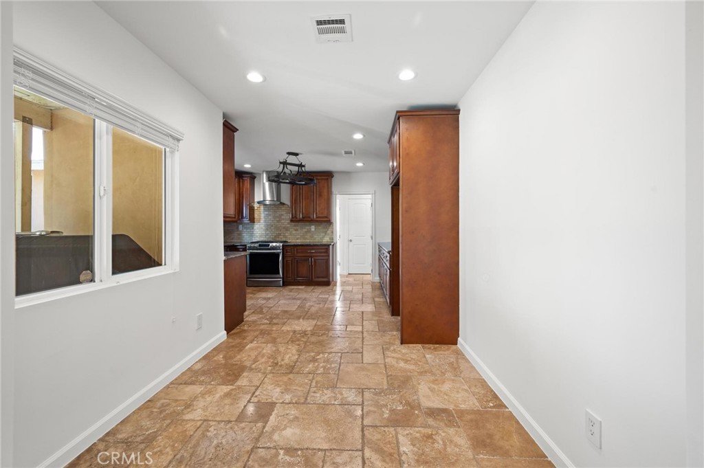 13510 Kittridge Street