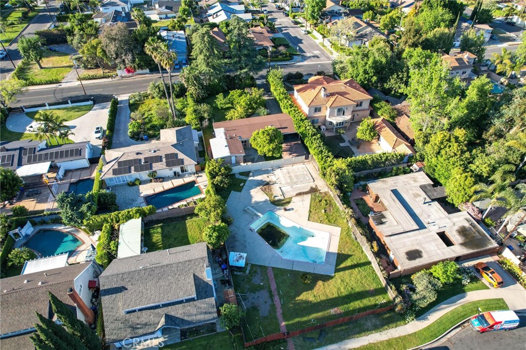 13510 Kittridge Street