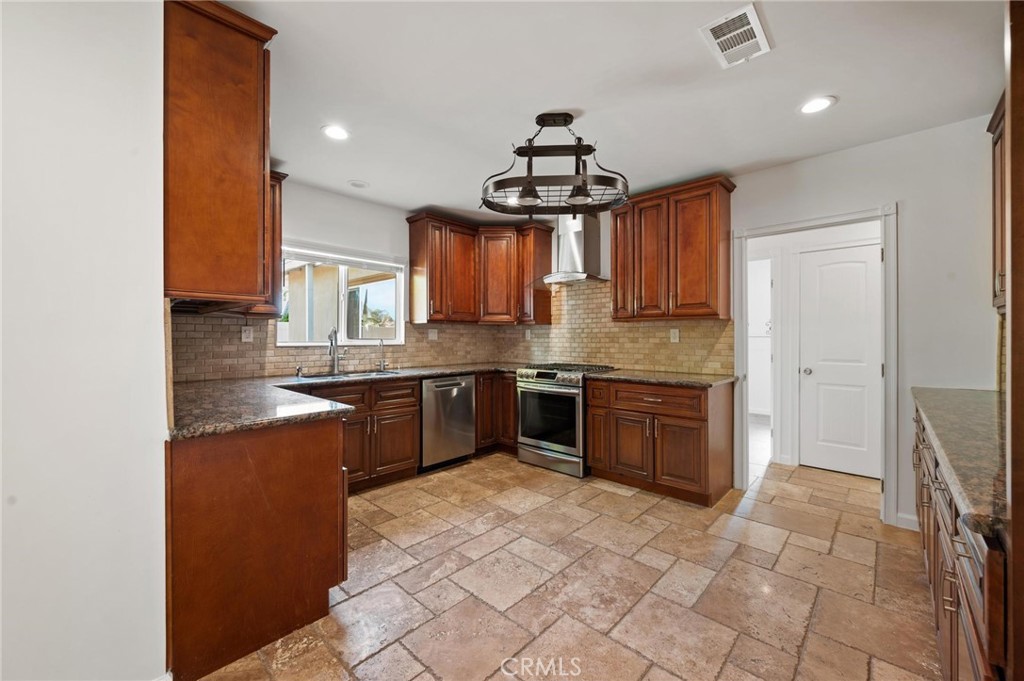 13510 Kittridge Street