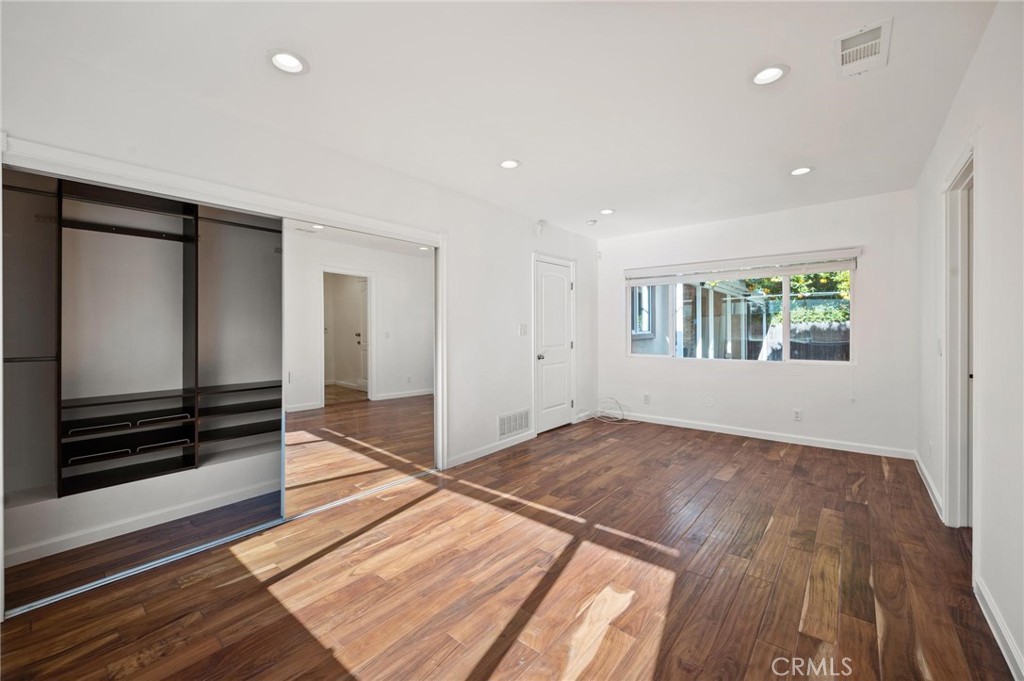 13510 Kittridge Street