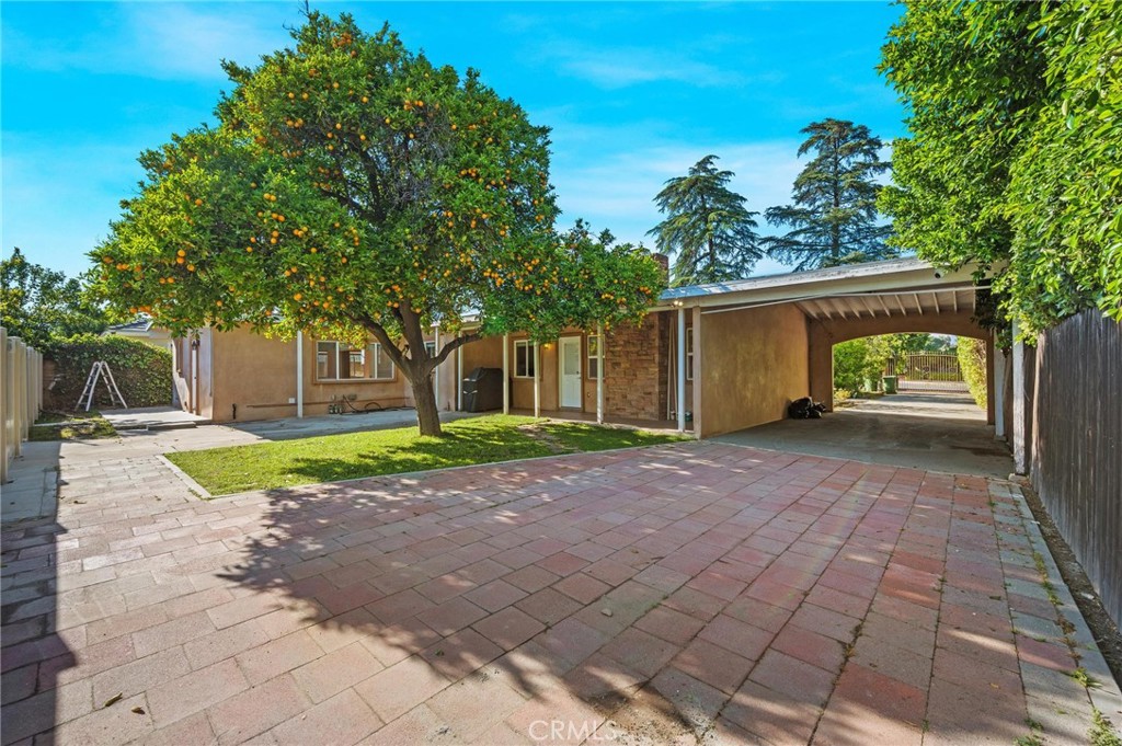 13510 Kittridge Street